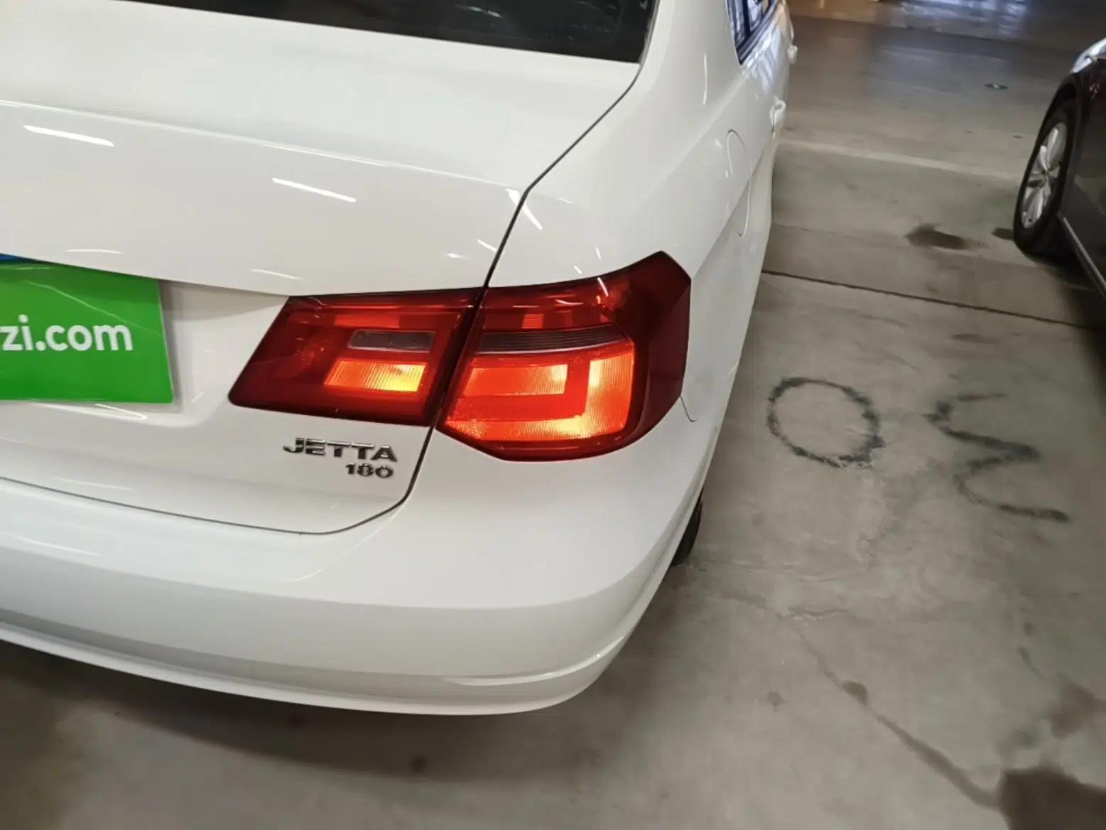 Volkswagen Jetta 2015 Value Edition 1.6L Manual Fashionable Style — миниатюра 7
