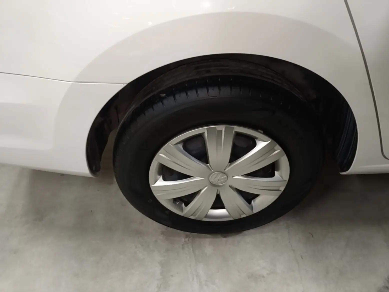 Volkswagen Jetta 2015 Value Edition 1.6L Manual Fashionable Style — миниатюра 10