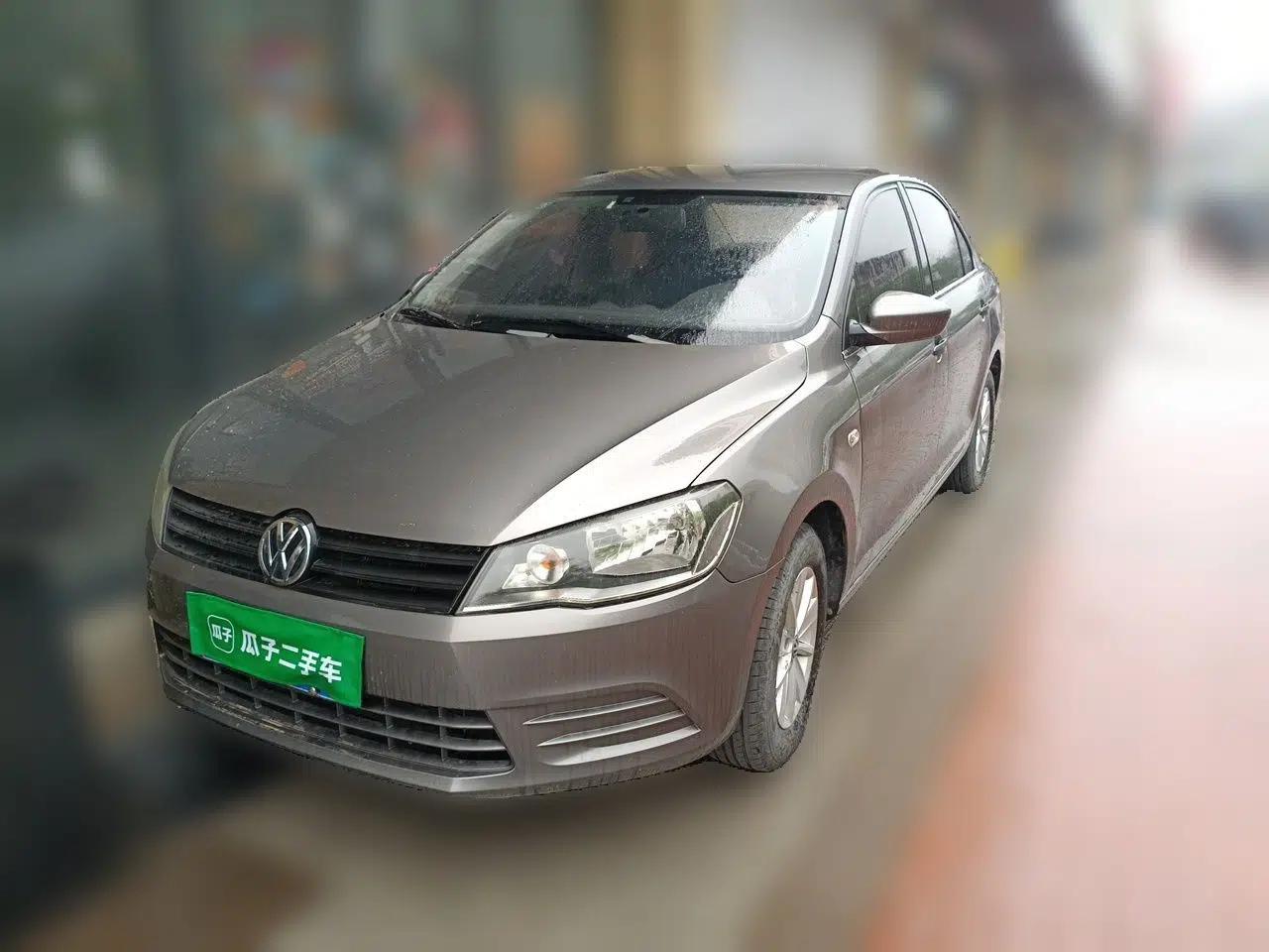 Volkswagen Jetta 2013 1.6L Manual Fashion Edition — миниатюра 1