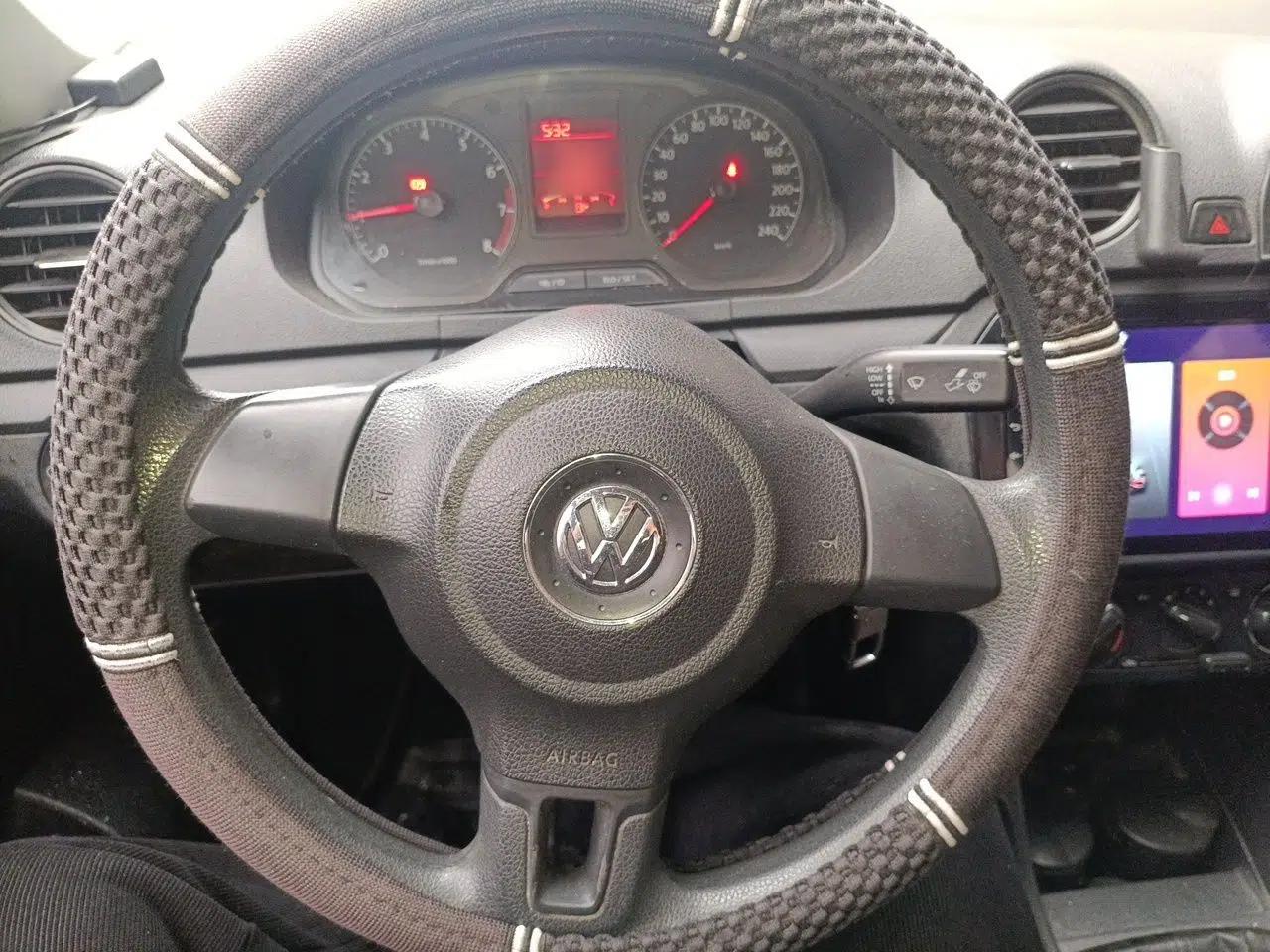 Volkswagen Jetta 2013 1.6L Manual Fashion Edition — миниатюра 11