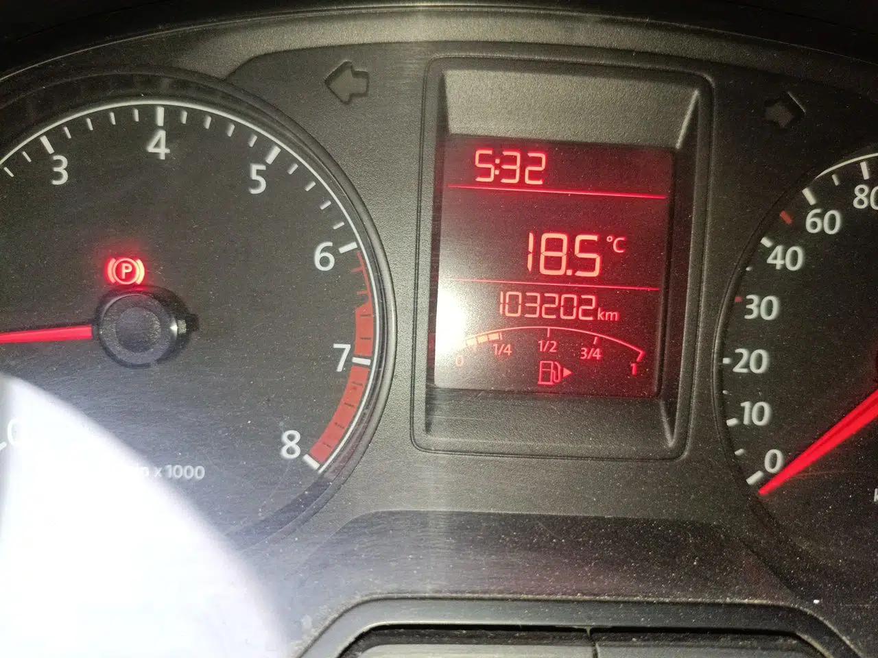 Volkswagen Jetta 2013 1.6L Manual Fashion Edition — миниатюра 13