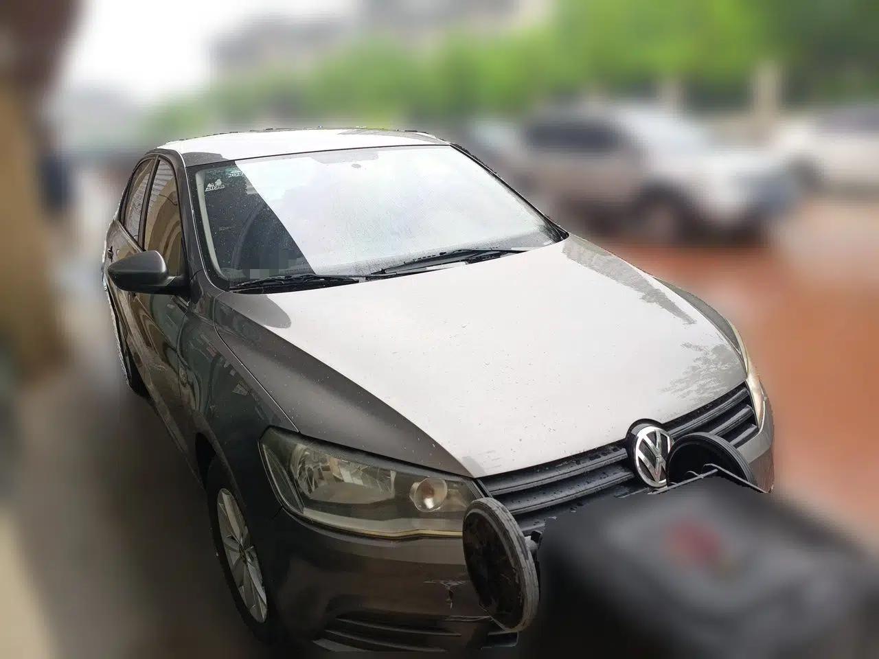 Volkswagen Jetta 2013 1.6L Manual Fashion Edition — миниатюра 3