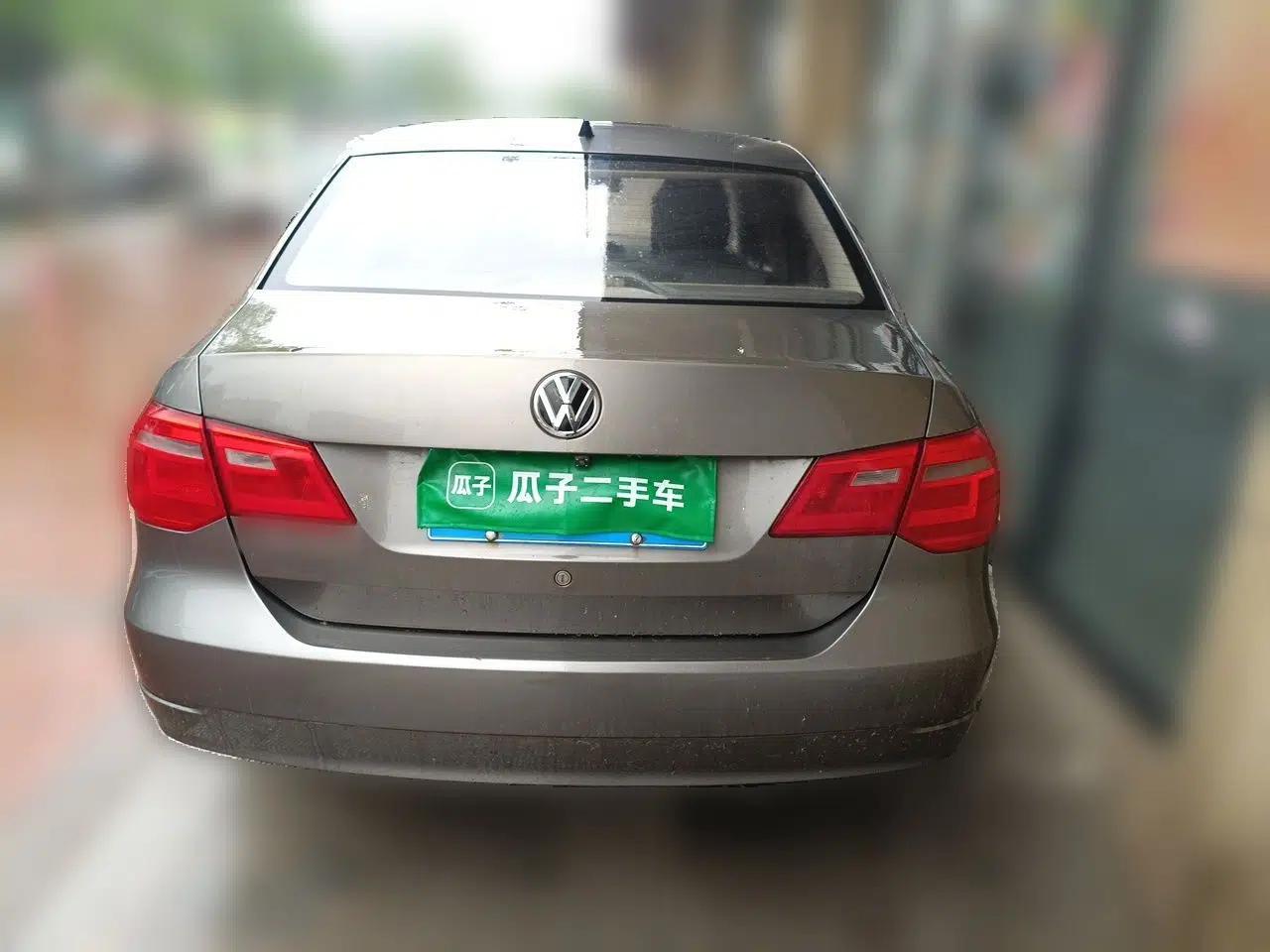 Volkswagen Jetta 2013 1.6L Manual Fashion Edition — миниатюра 5