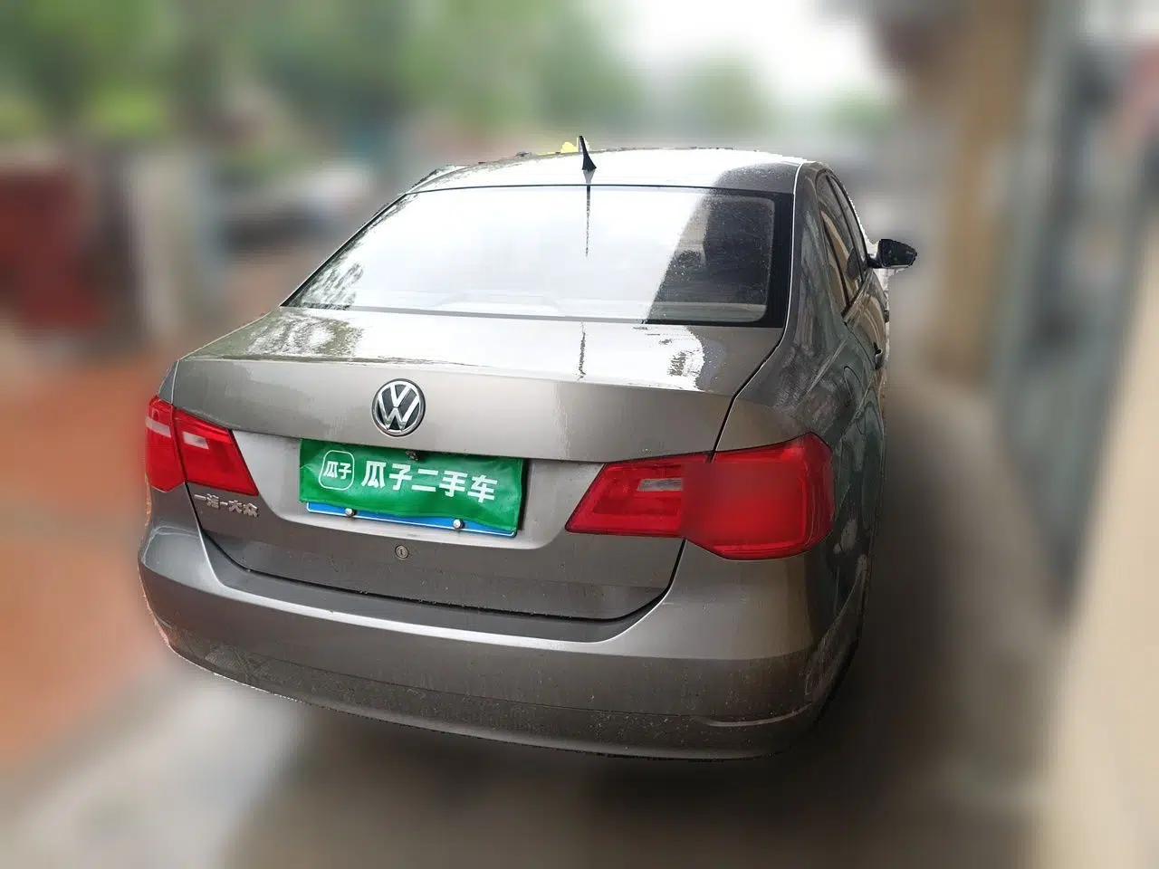Volkswagen Jetta 2013 1.6L Manual Fashion Edition — миниатюра 6