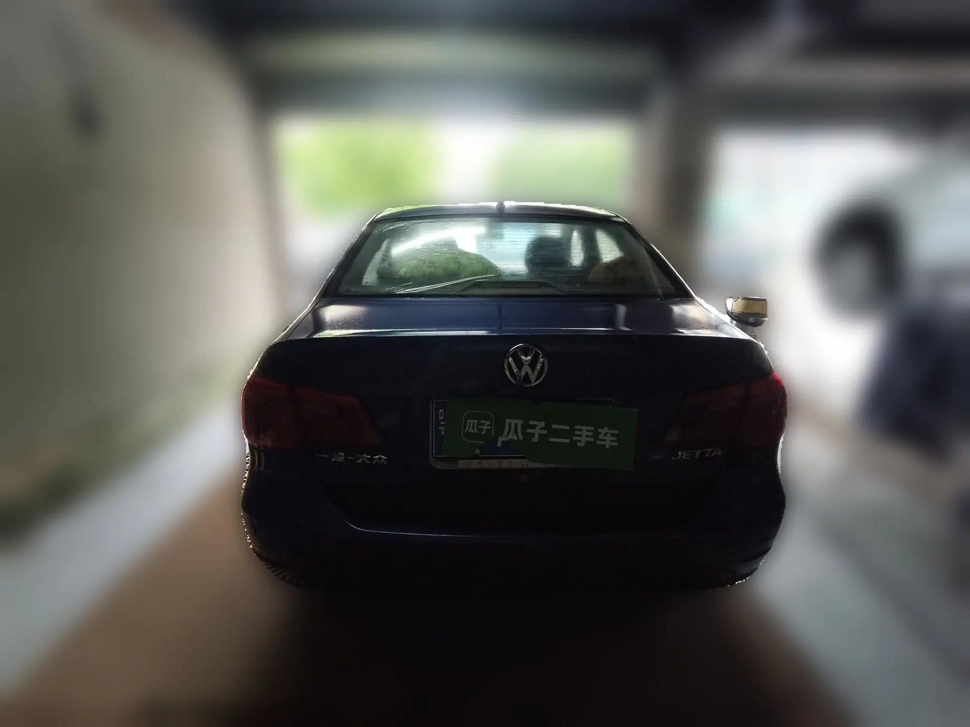 Volkswagen Jetta 2013 1.6L Manual Comfort Model — миниатюра 5