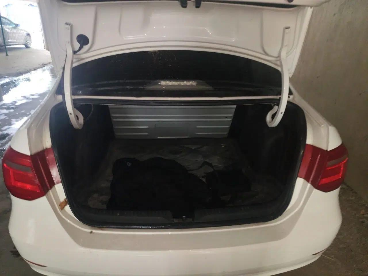 Volkswagen Jetta 2013 1.4L Manual Fashion Model — миниатюра 20