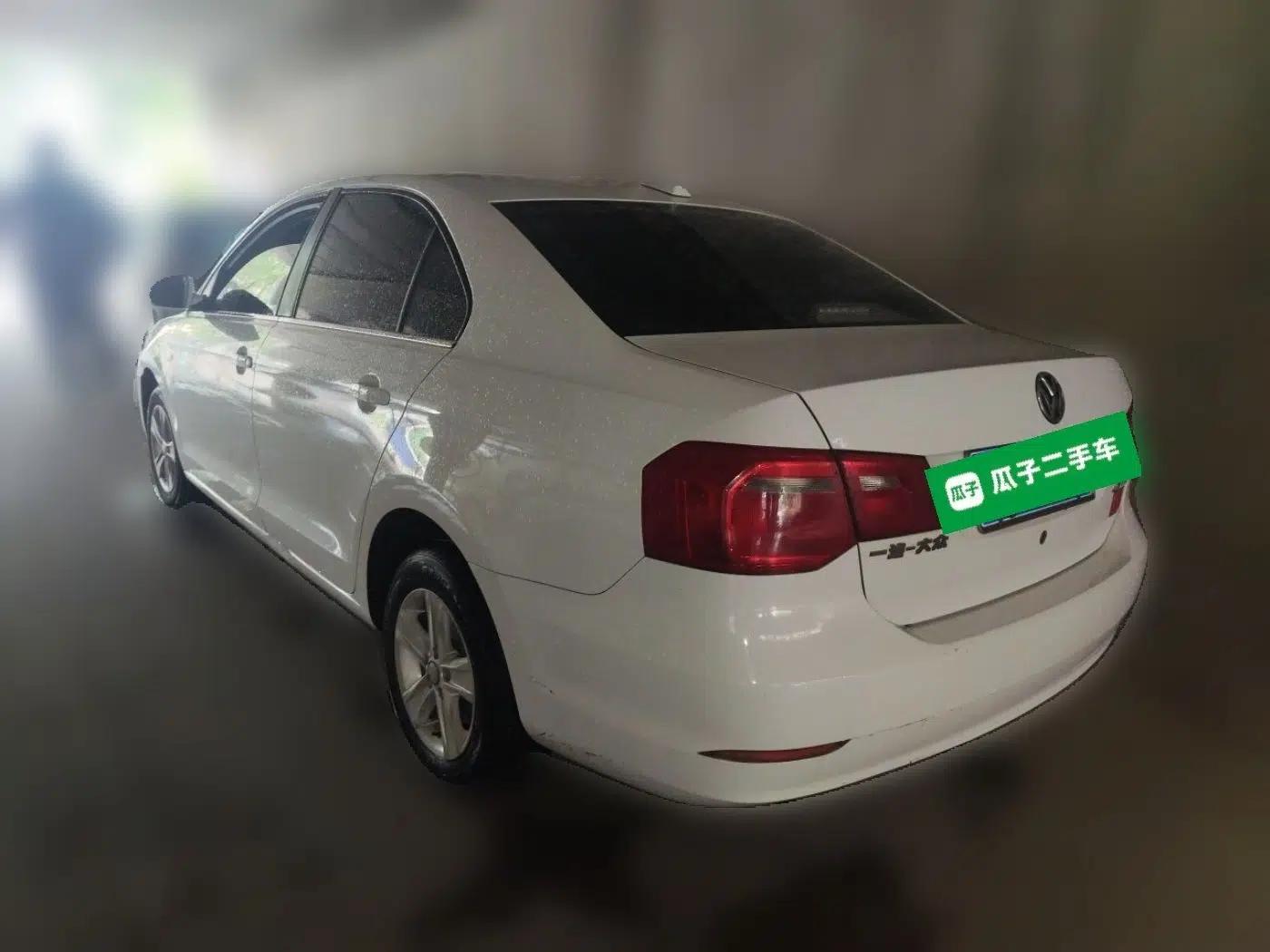 Volkswagen Jetta 2013 1.4L Manual Fashion Model — миниатюра 4