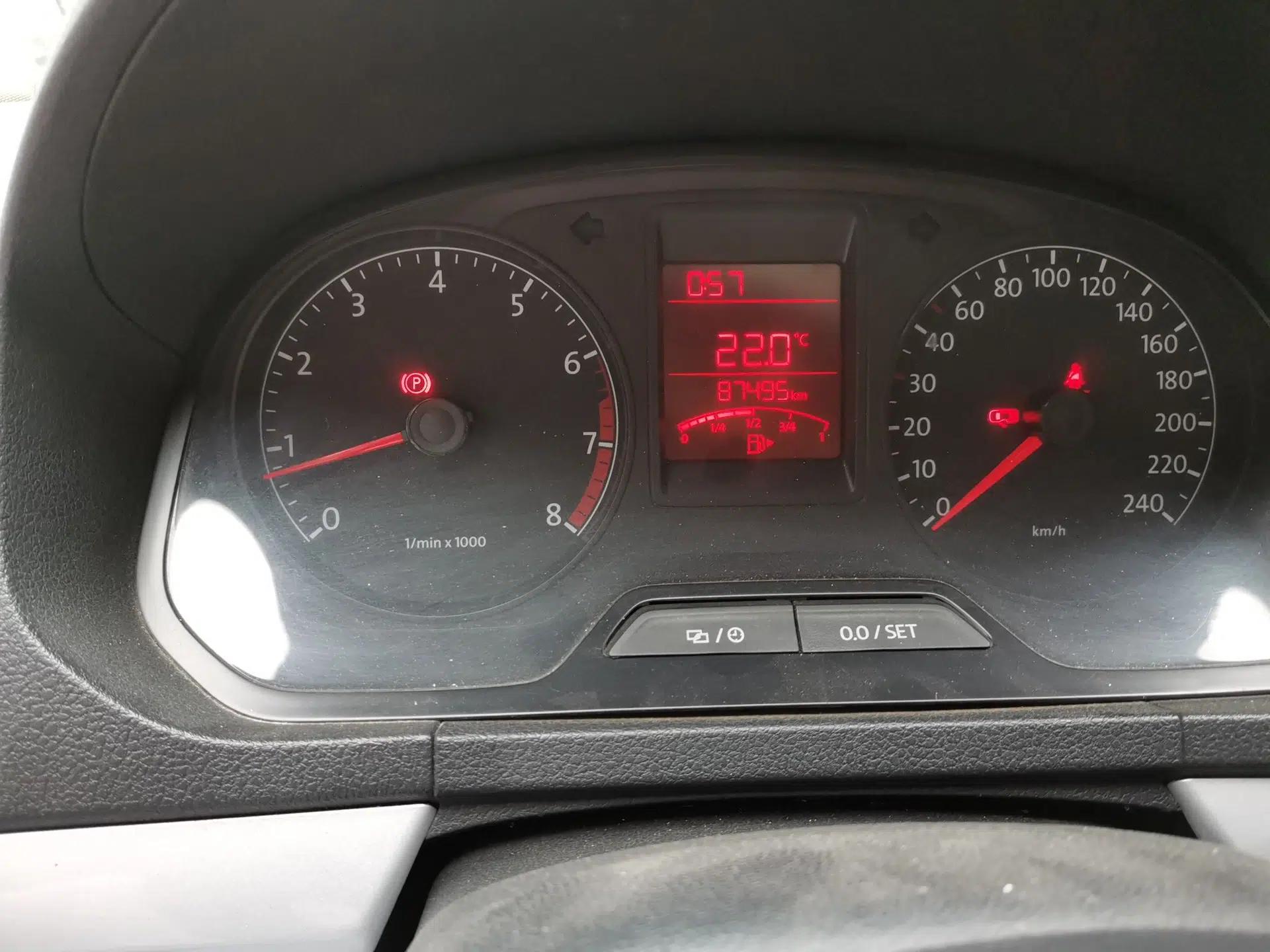 Volkswagen Jetta 2013 1.4L Manual Comfort Model — миниатюра 12