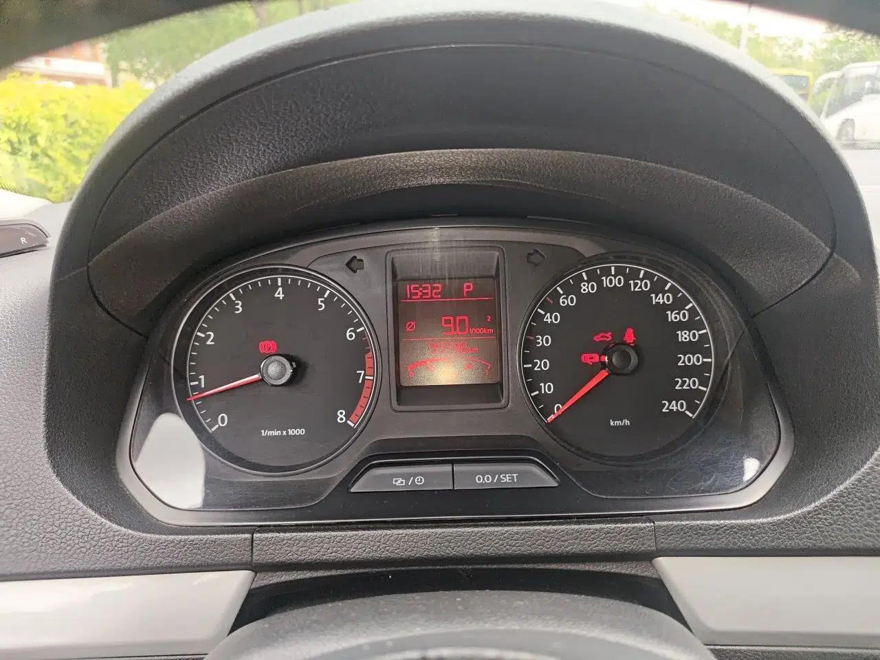 Volkswagen Jetta 2013 1.6L Automatic Comfort Model — миниатюра 12