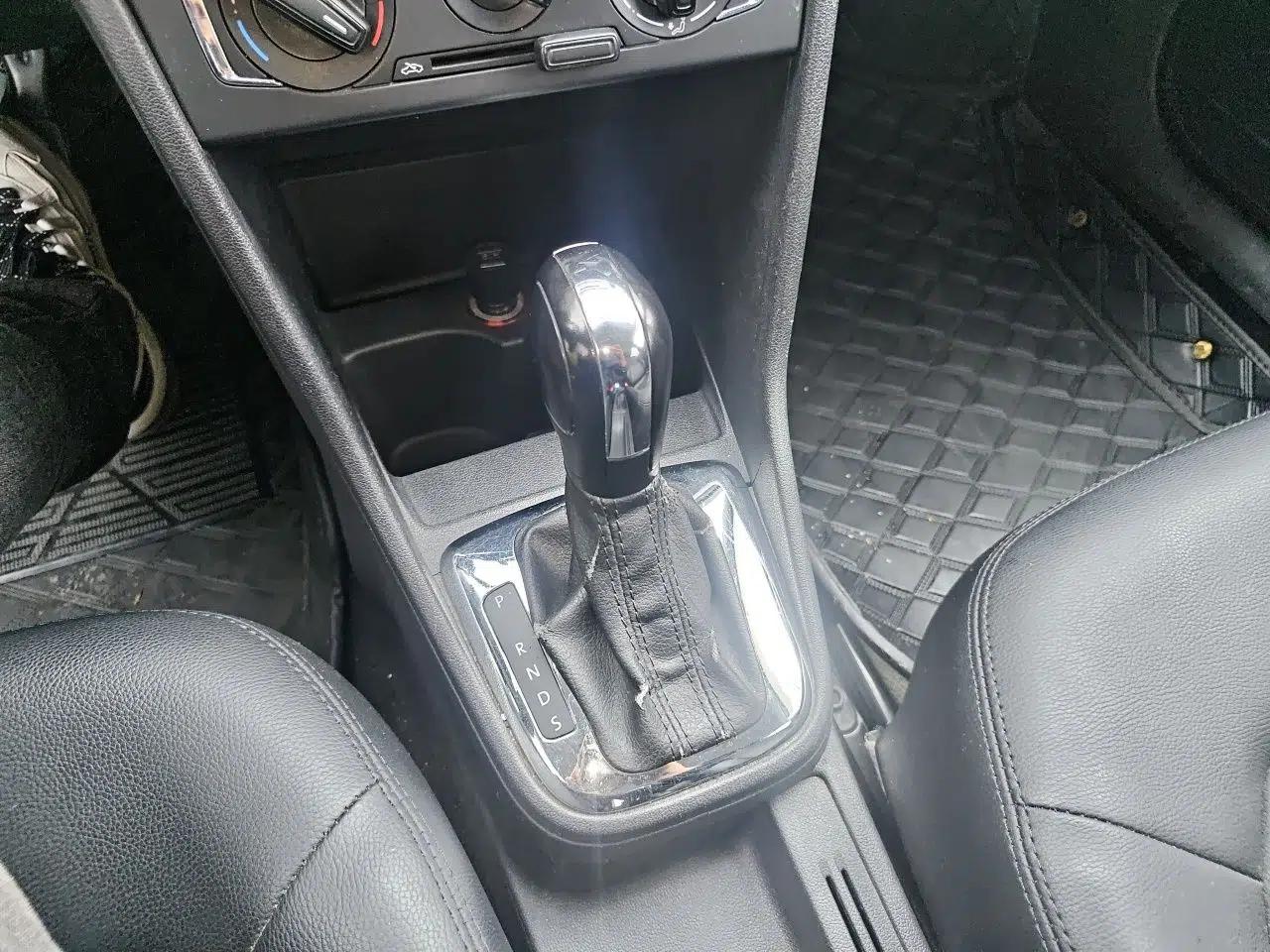 Volkswagen Jetta 2013 1.6L Automatic Comfort Model — миниатюра 15