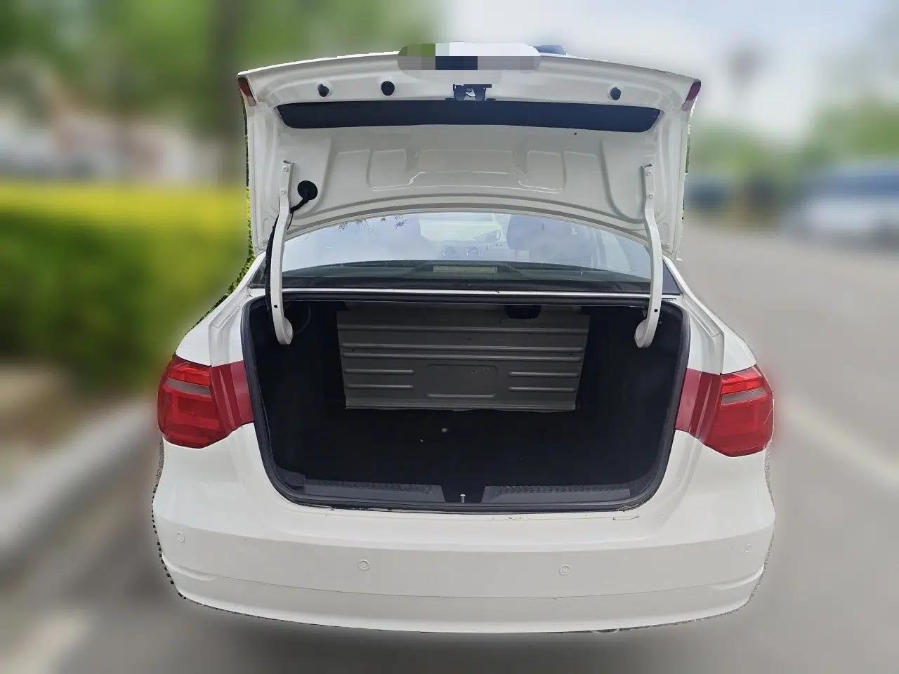 Volkswagen Jetta 2013 1.6L Automatic Comfort Model — миниатюра 20