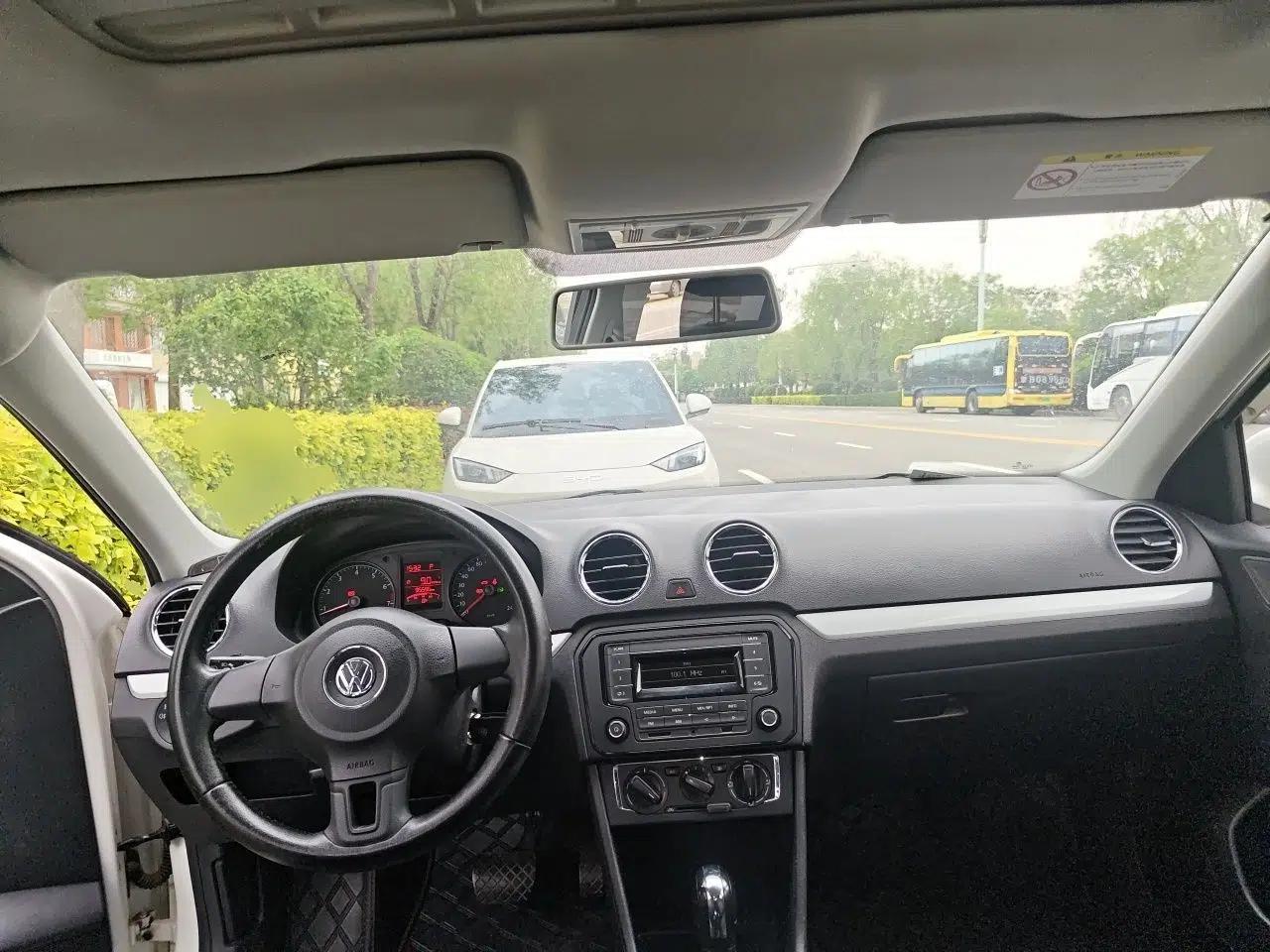 Volkswagen Jetta 2013 1.6L Automatic Comfort Model — миниатюра 10