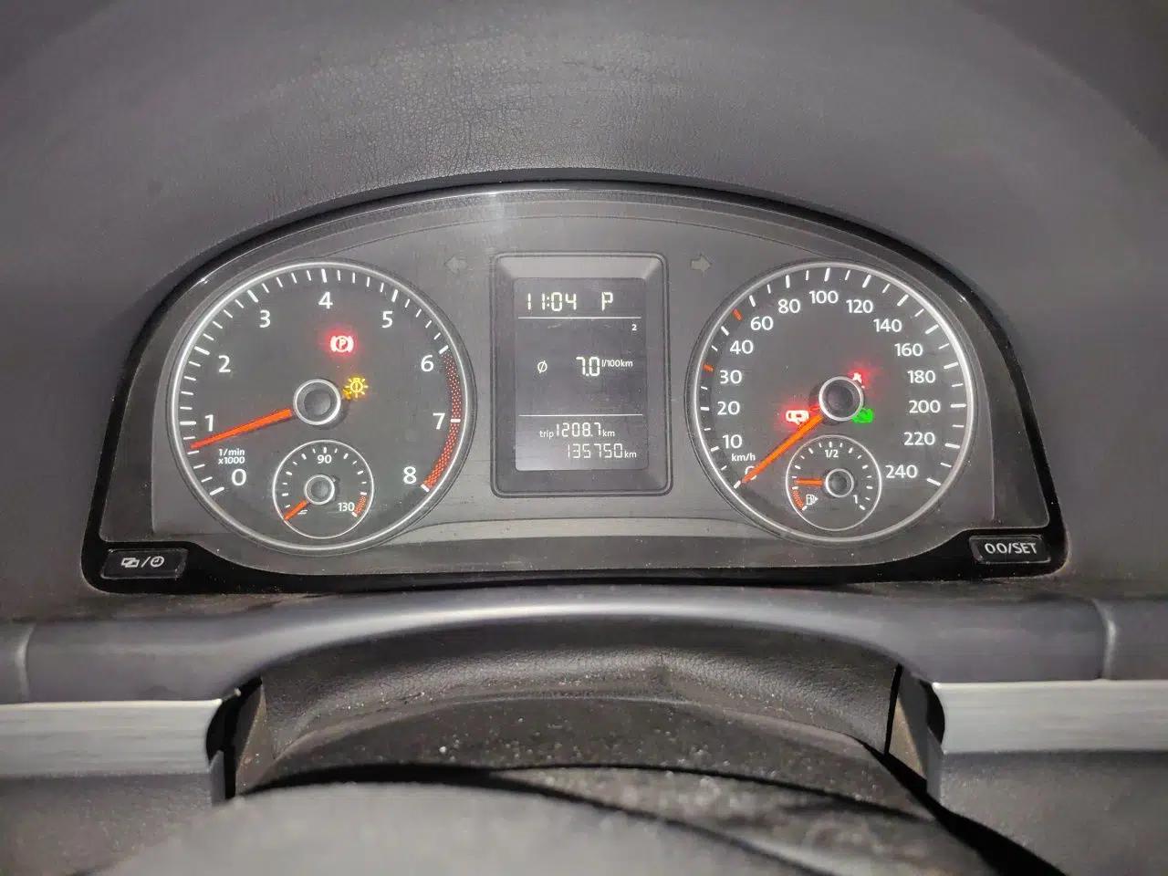 Volkswagen Touran 2013 1.4T DSG Comfort Edition 5-Seater — миниатюра 12