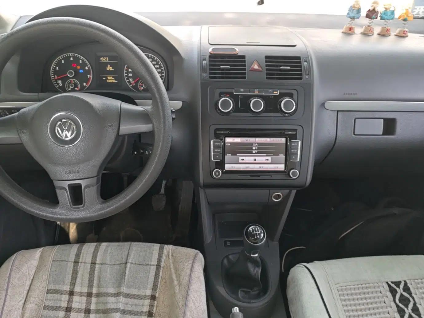 Volkswagen Touran 2015 1.4T Manual Fashion Edition 5-Seater — миниатюра 15