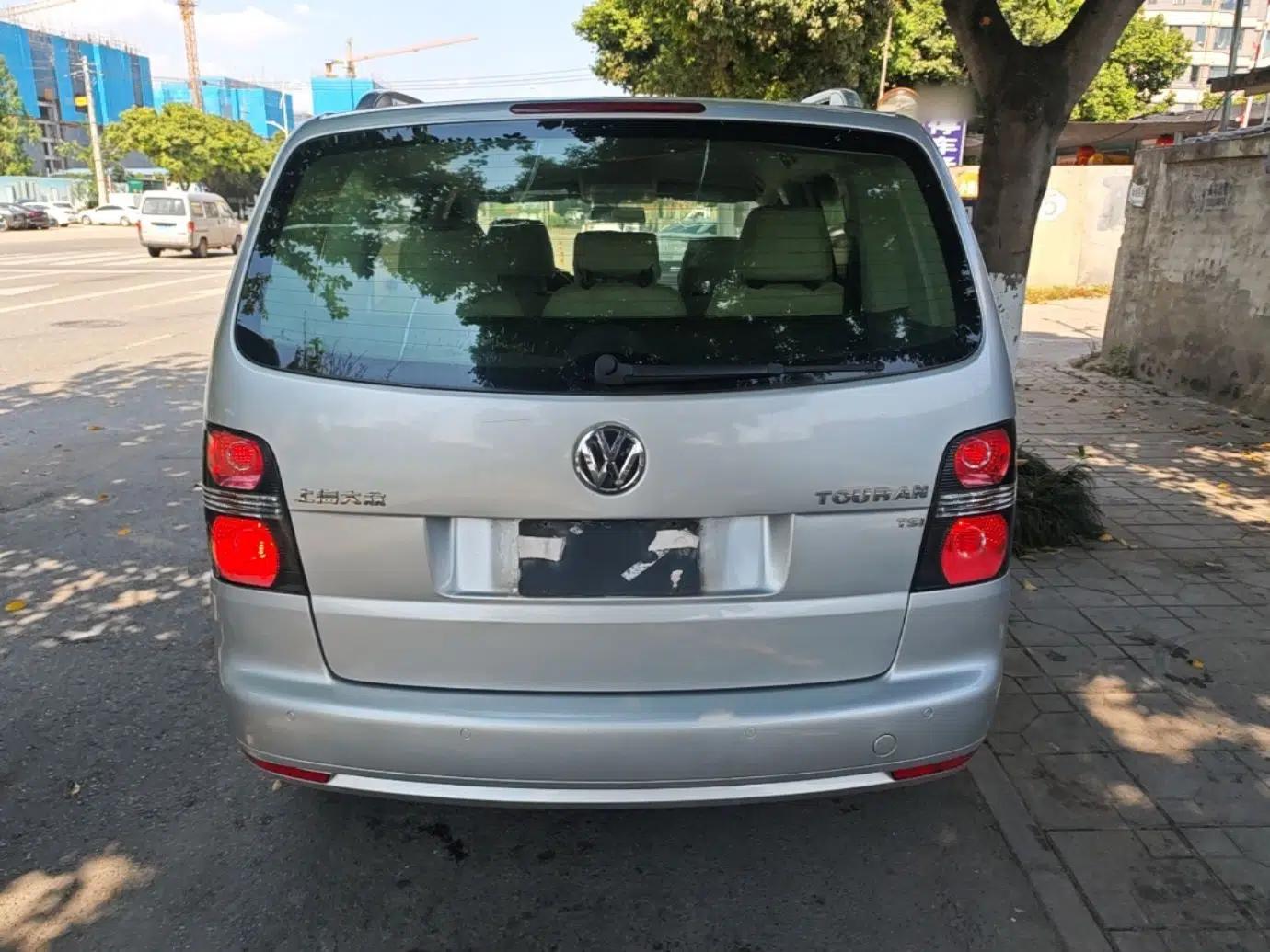 Volkswagen Touran 2015 1.4T Manual Fashion Edition 5-Seater — миниатюра 3