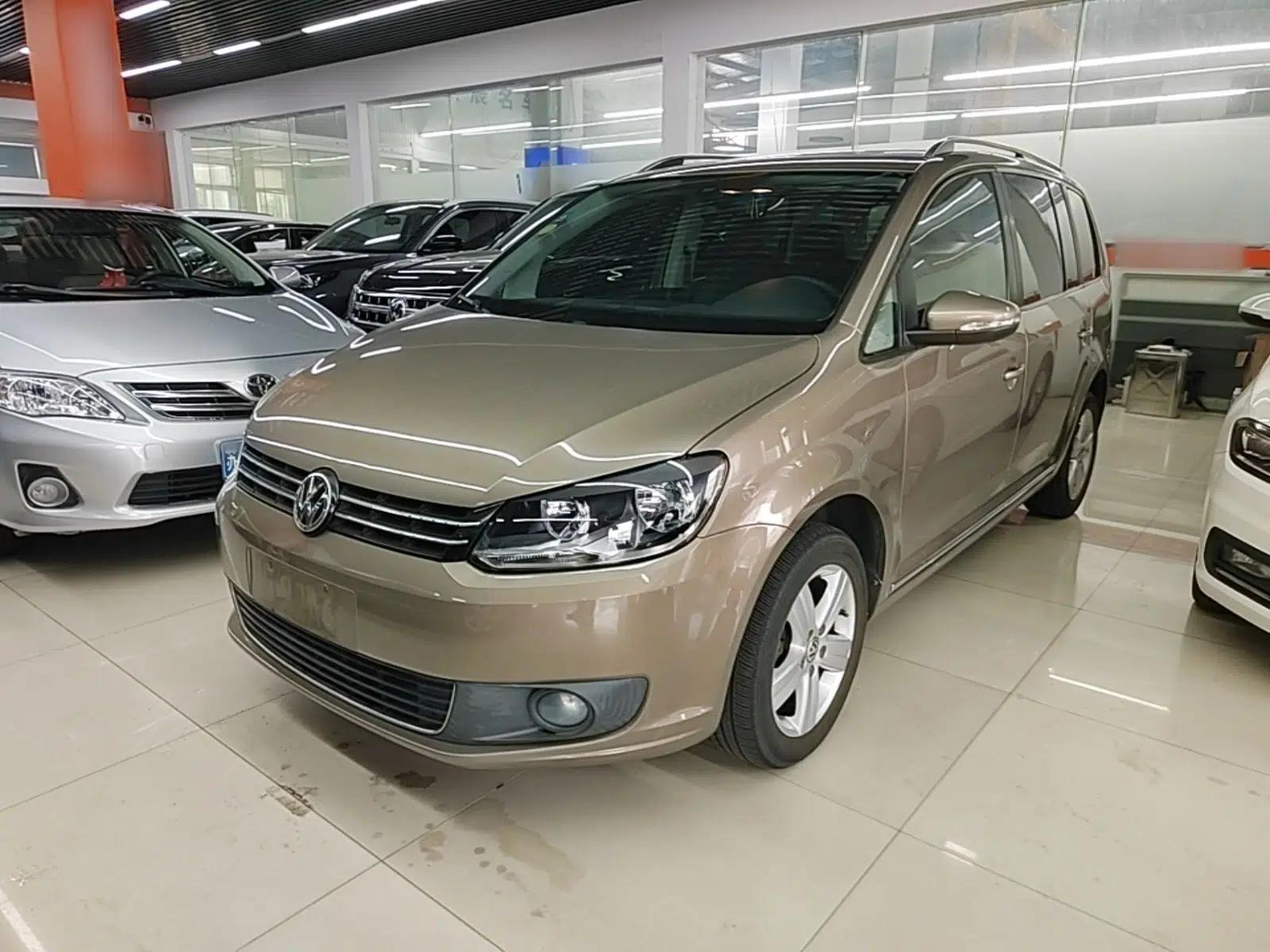 Volkswagen Touran 2015 1.4T DSG Comfort Edition 5 Seats — миниатюра 1