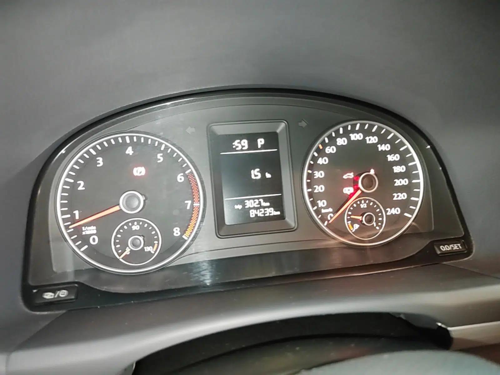 Volkswagen Touran 2015 1.4T DSG Comfort Edition 5 Seats — миниатюра 15