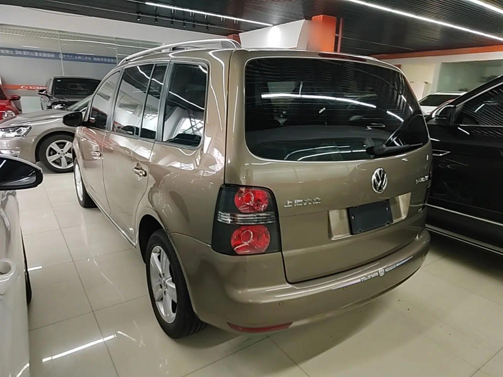 Volkswagen Touran 2015 1.4T DSG Comfort Edition 5 Seats — миниатюра 4