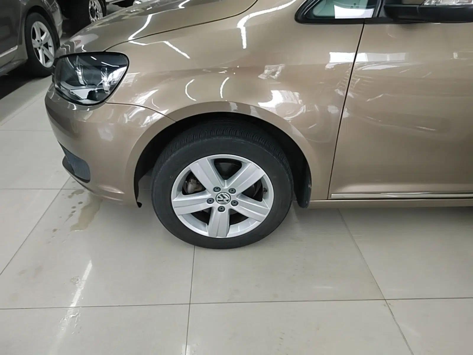 Volkswagen Touran 2015 1.4T DSG Comfort Edition 5 Seats — миниатюра 8