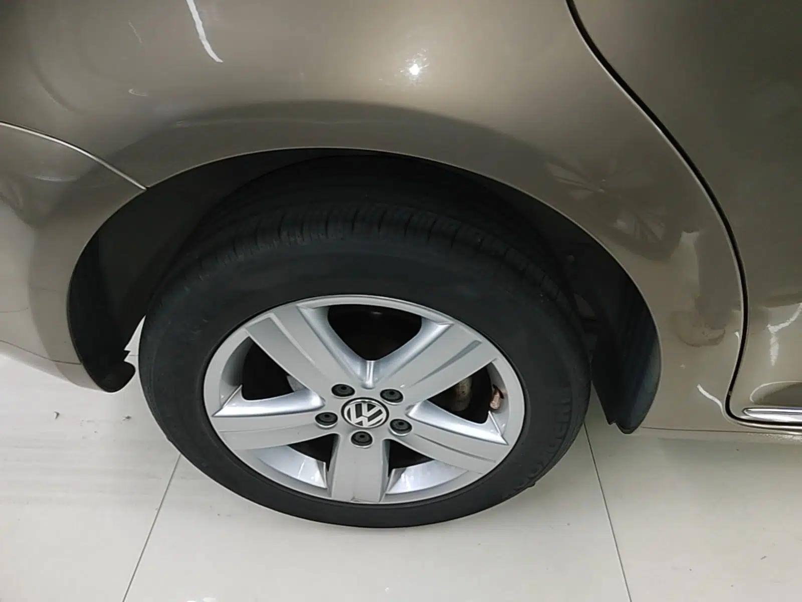 Volkswagen Touran 2015 1.4T DSG Comfort Edition 5 Seats — миниатюра 10