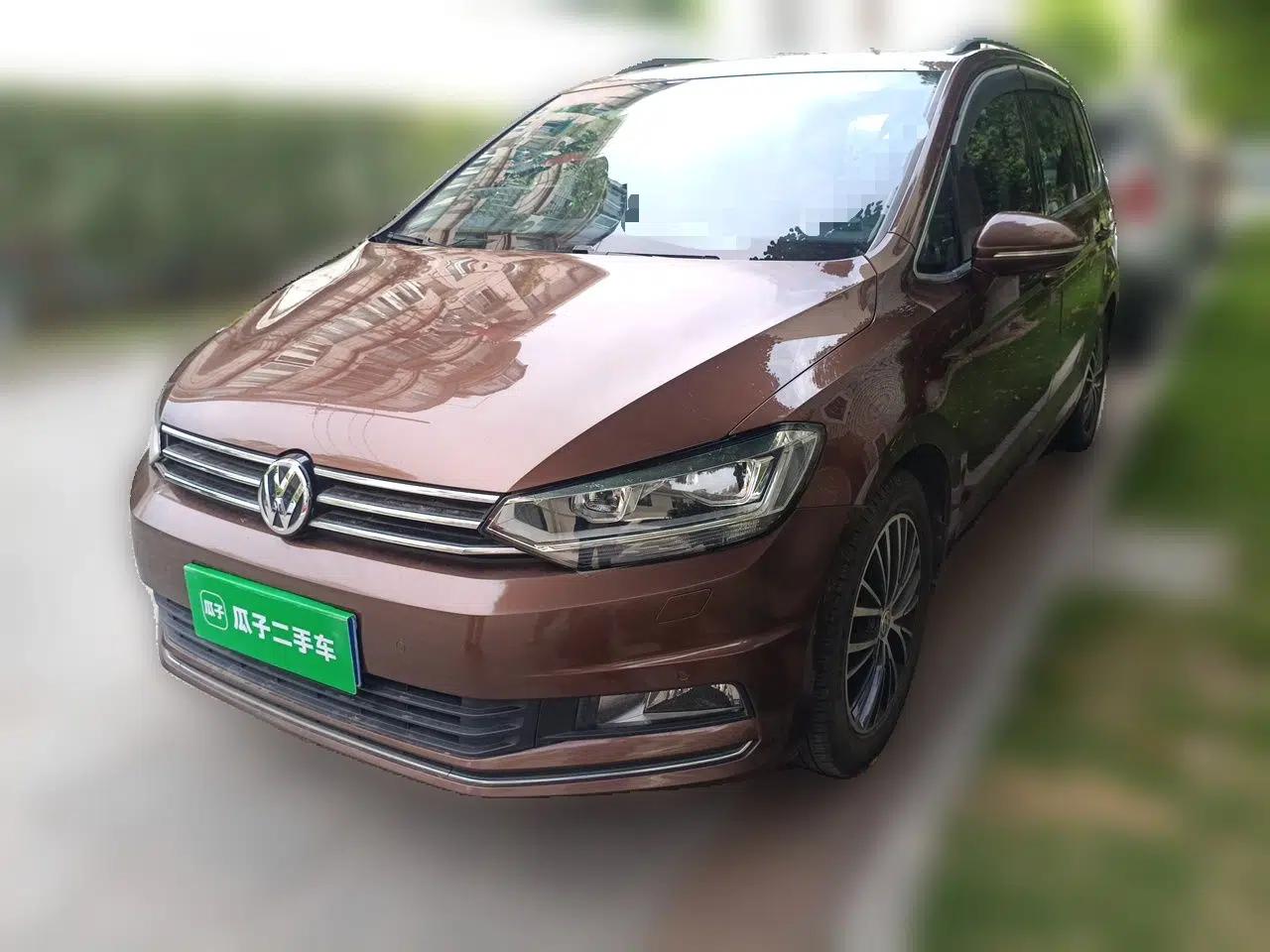 Volkswagen Touran 2016 Volkswagen Touran L 330TSI DSG Luxury Edition — миниатюра 1