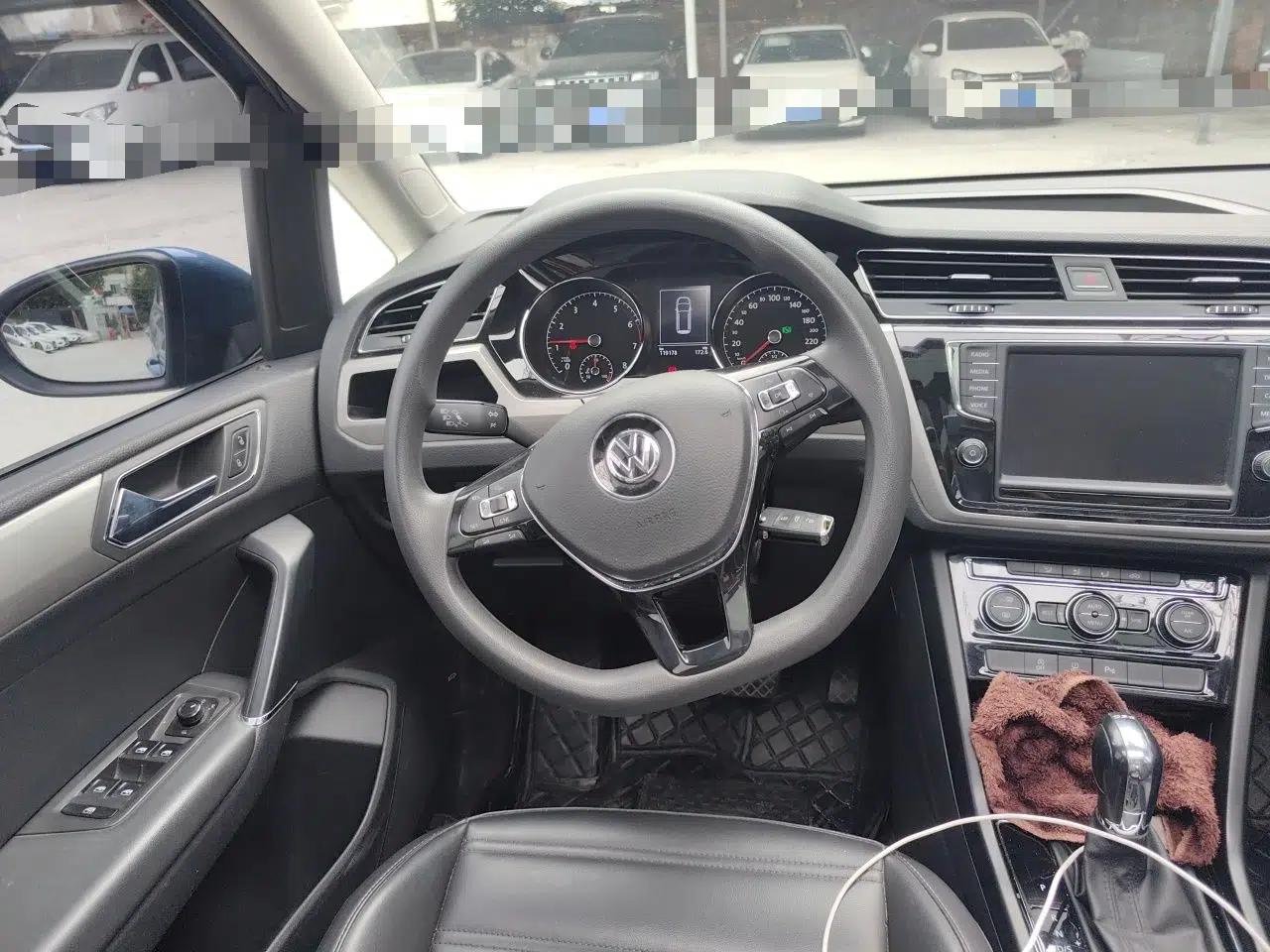 Volkswagen Touran 2018 Volkswagen Touran L 280TSI DSG Comfort Edition 7 Seats China VI Standard — миниатюра 11