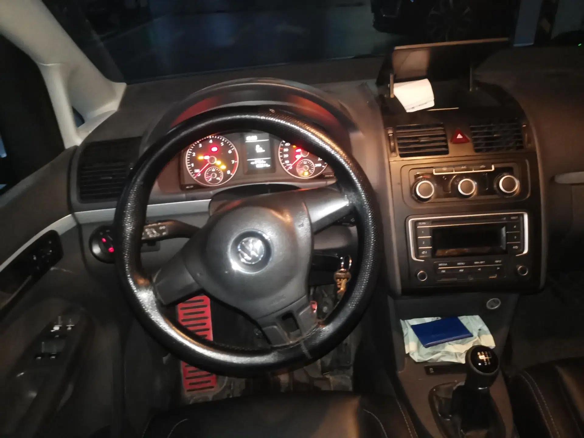 Volkswagen Touran 2013 1.4T Manual Fashion Edition 5 Seats — миниатюра 11