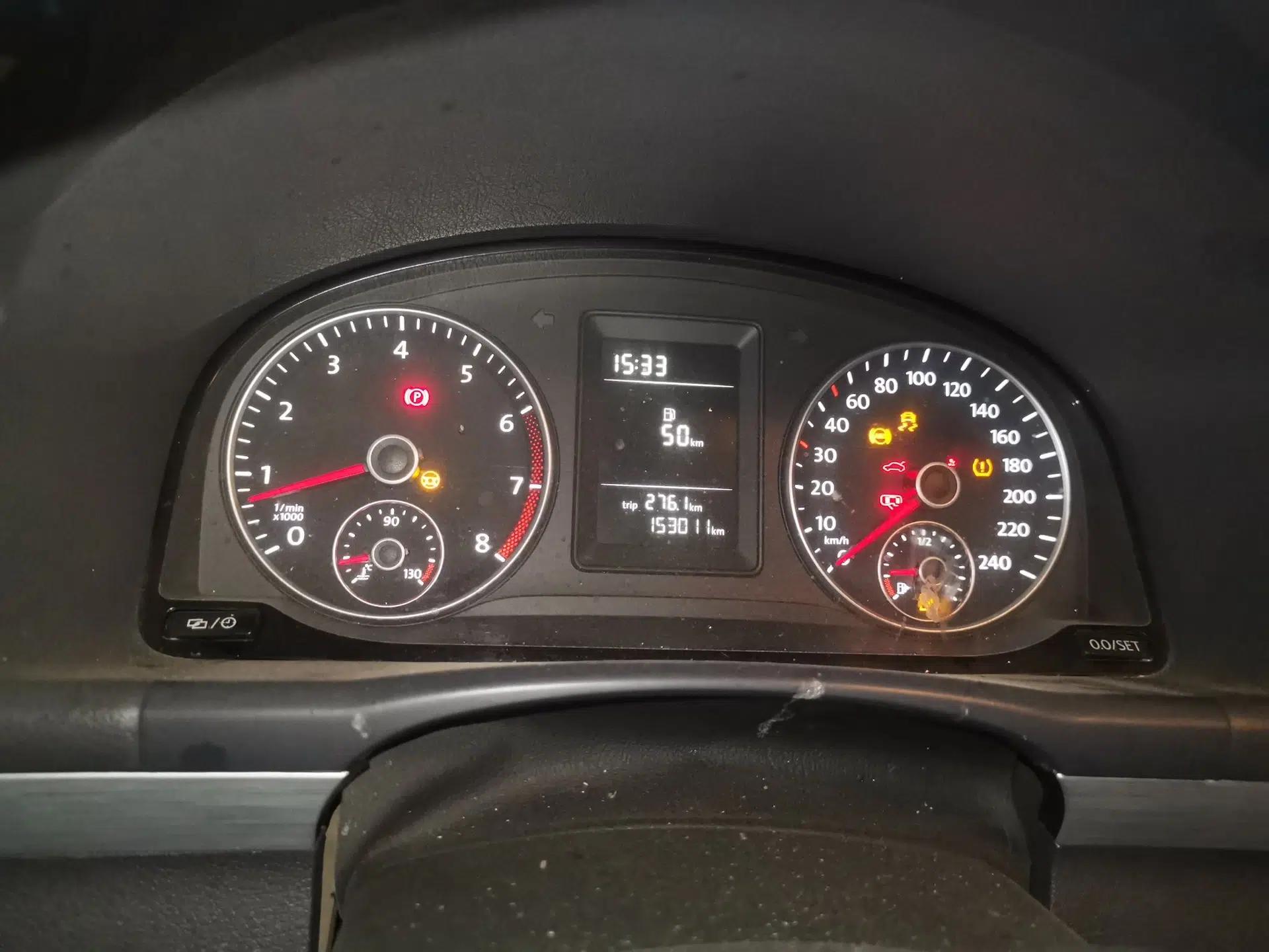 Volkswagen Touran 2013 1.4T Manual Fashion Edition 5 Seats — миниатюра 12