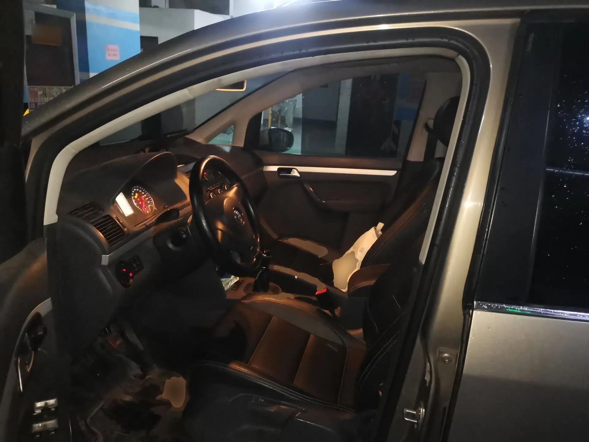 Volkswagen Touran 2013 1.4T Manual Fashion Edition 5 Seats — миниатюра 16