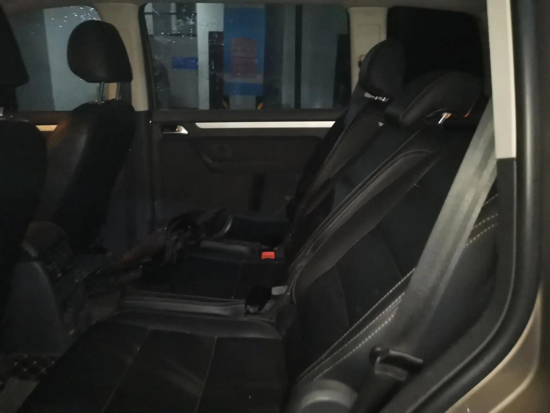 Volkswagen Touran 2013 1.4T Manual Fashion Edition 5 Seats — миниатюра 18