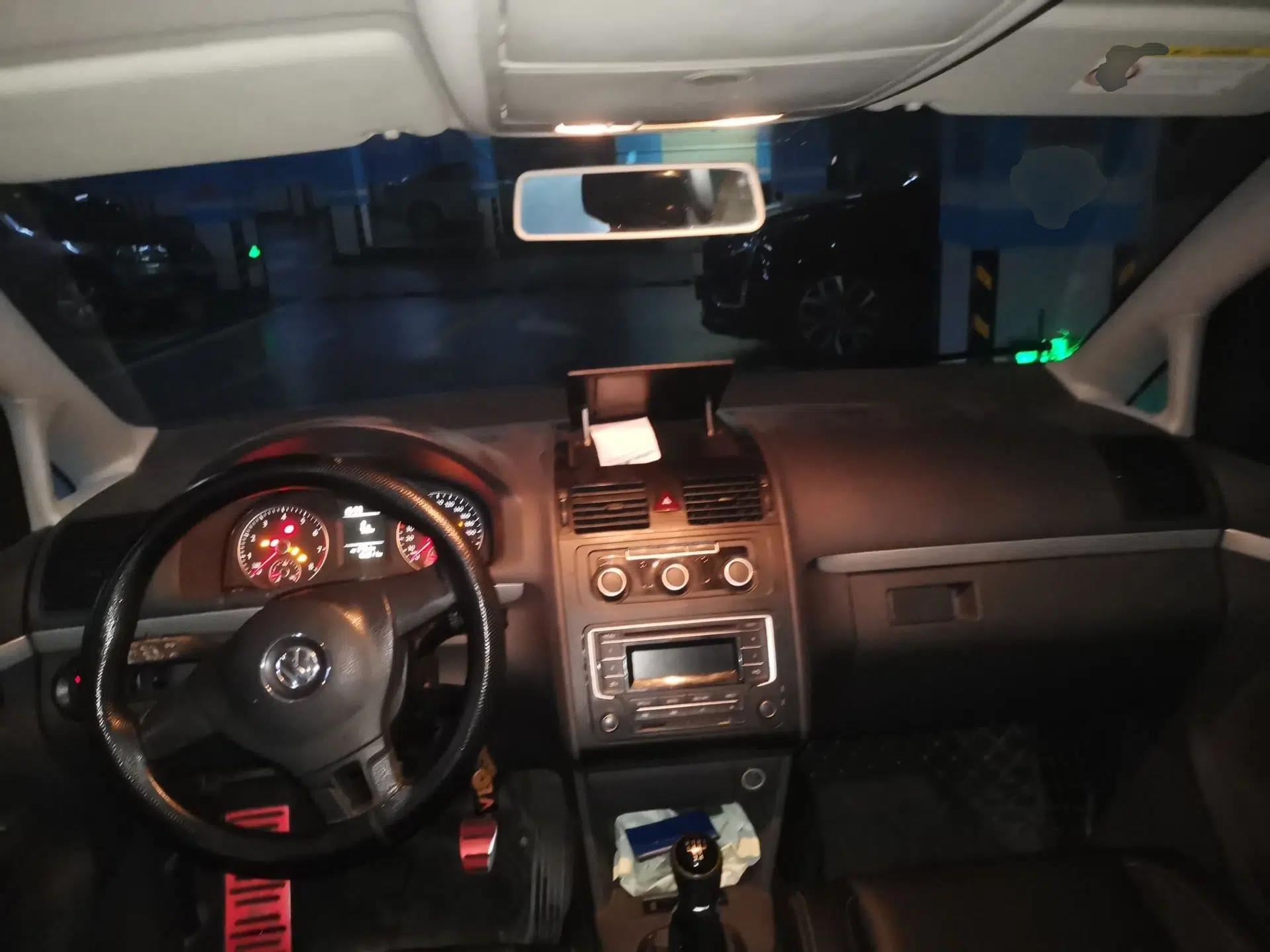 Volkswagen Touran 2013 1.4T Manual Fashion Edition 5 Seats — миниатюра 10