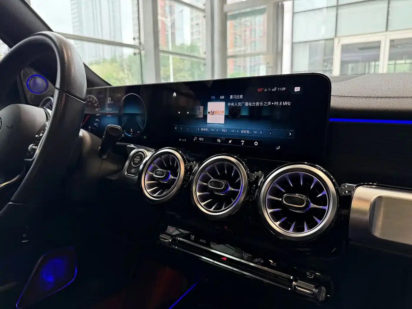 2023 Mercedes-Benz GLB 220 4MATIC — миниатюра 23