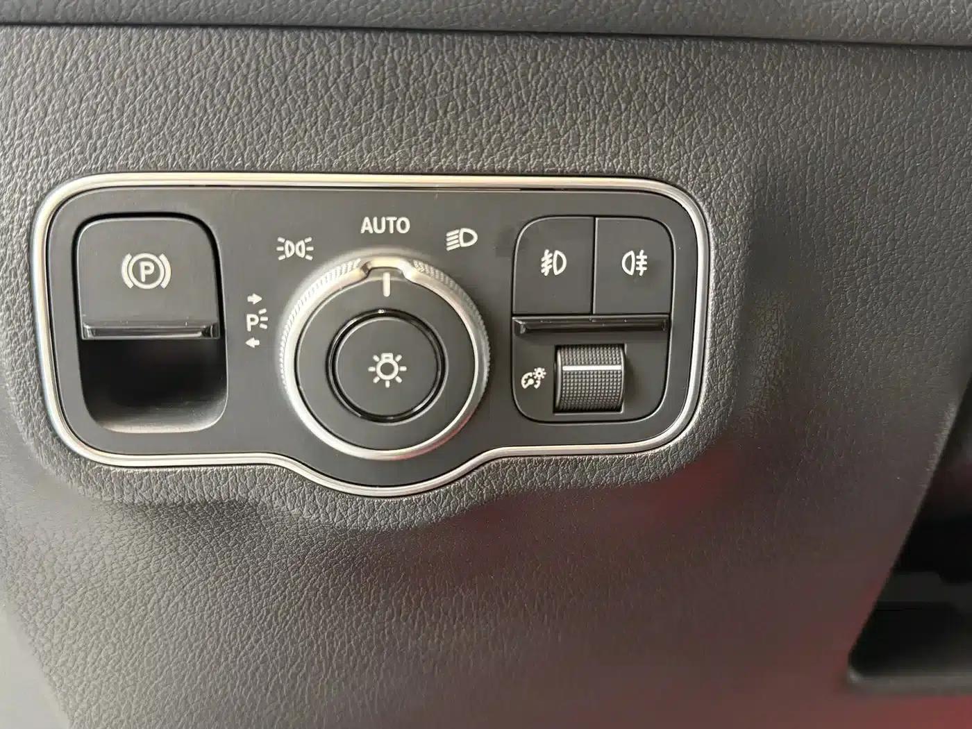 2023 Mercedes-Benz GLB 220 4MATIC — миниатюра 6