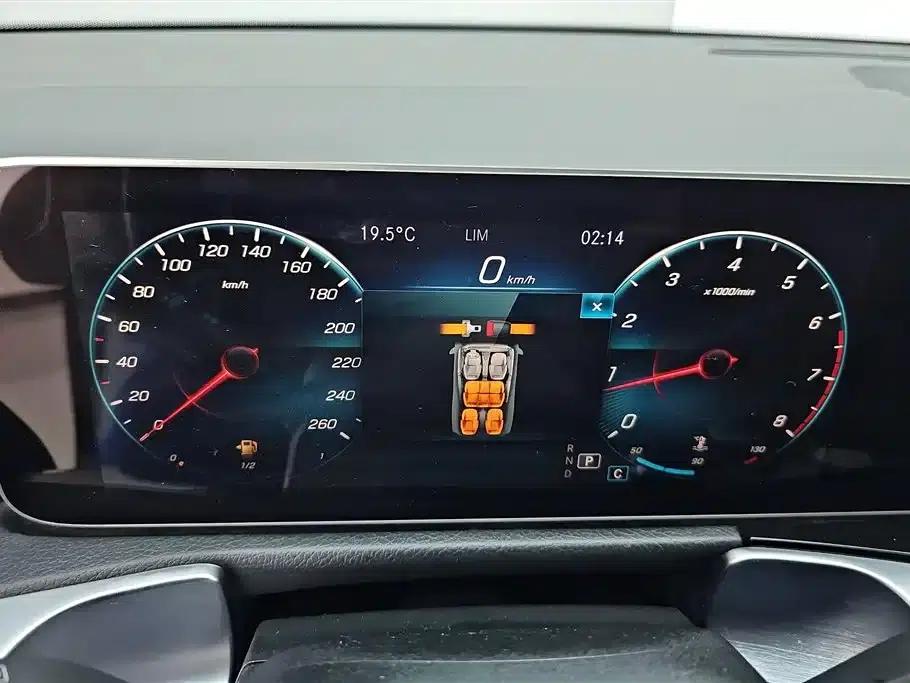 2020 Mercedes-Benz GLB 180 Fashion Edition — миниатюра 14
