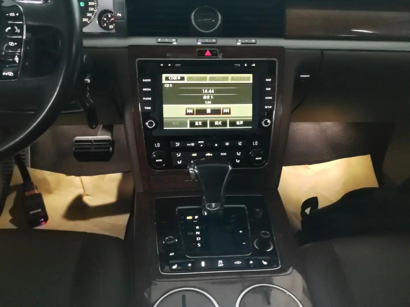 Volkswagen Phaeton 2014 3.0L Business Model — миниатюра 16