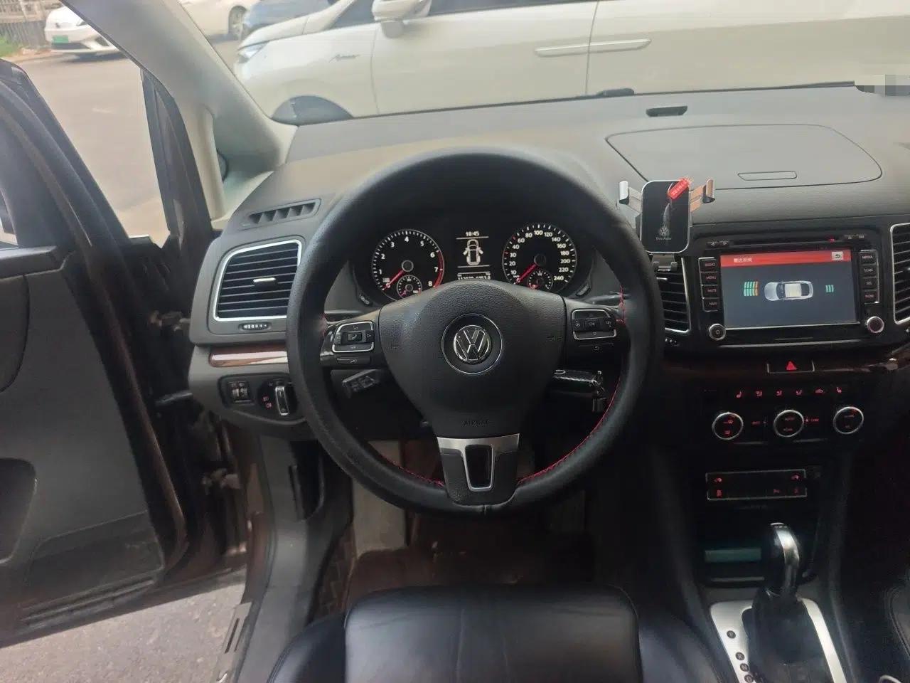 Volkswagen Sharan 2013 1.8TSI Comfort Model — миниатюра 11