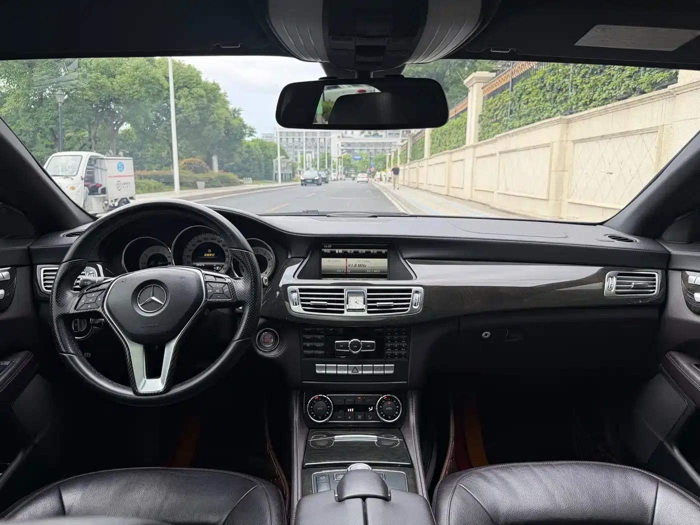 2012 Mercedes-Benz CLS 300 CGI — миниатюра 8