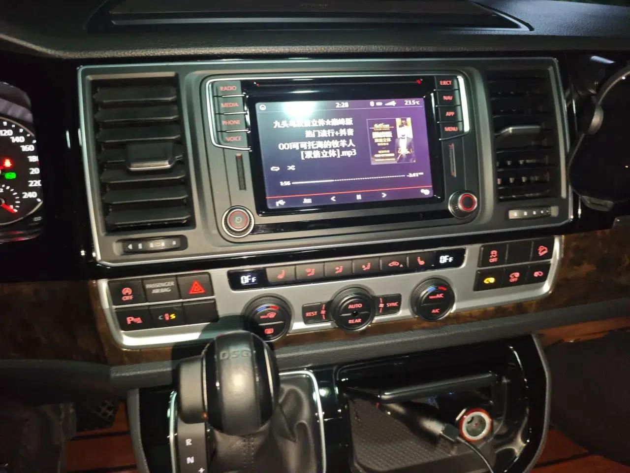 Volkswagen Multivan 2018 2.0 TSI 4x4 Prestige Edition 7-Seater — миниатюра 14