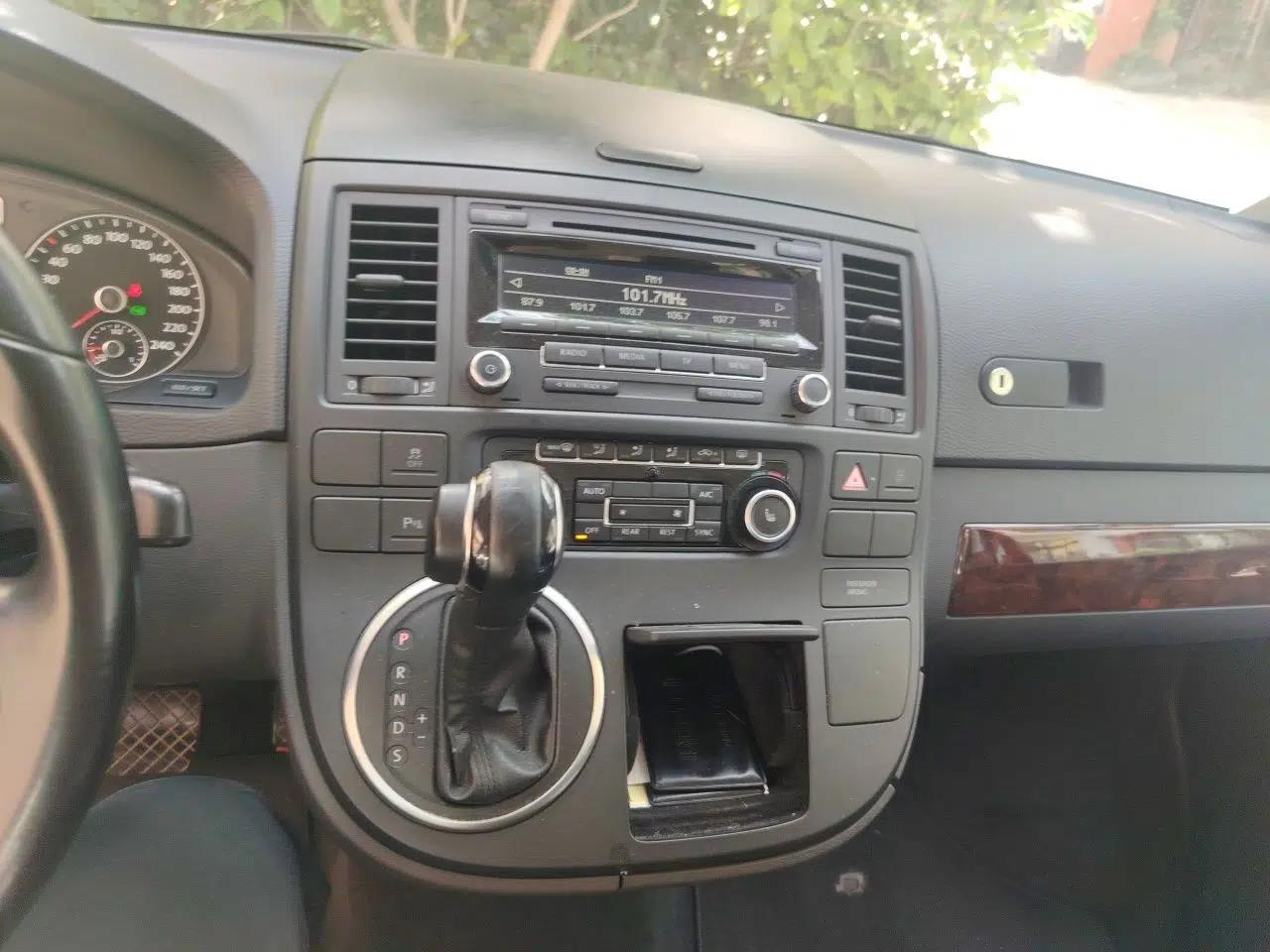 Volkswagen Multivan 2012 2.0 TSI Two-Wheel Drive Business Edition — миниатюра 14