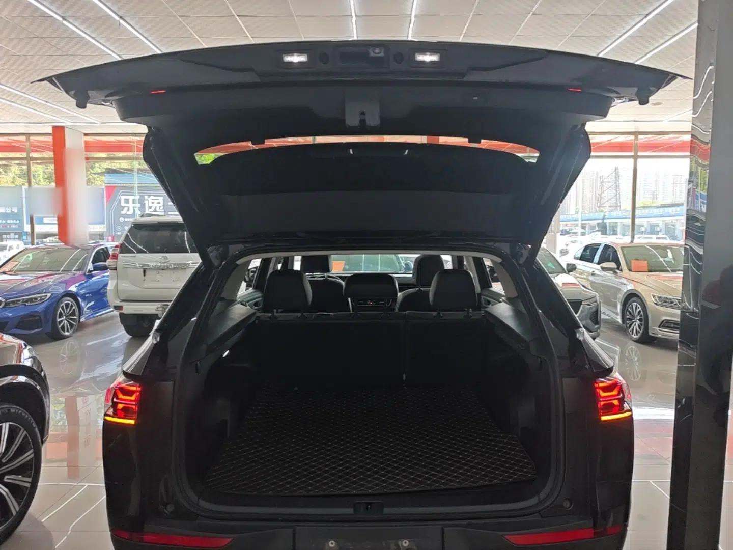 Volkswagen Tavendor 2023 330TSI Luxury Touring Edition — миниатюра 22