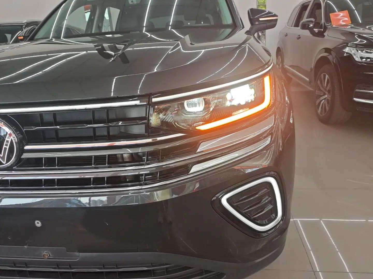 Volkswagen Tavendor 2023 330TSI Luxury Touring Edition — миниатюра 9