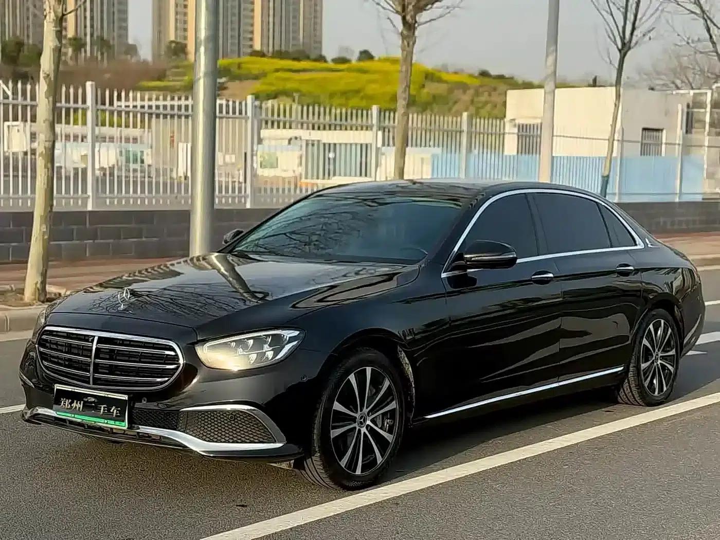 Mercedes-Benz E-Class PHEV 2022 E 350 e L Plug-in Hybrid Sedan — миниатюра 1