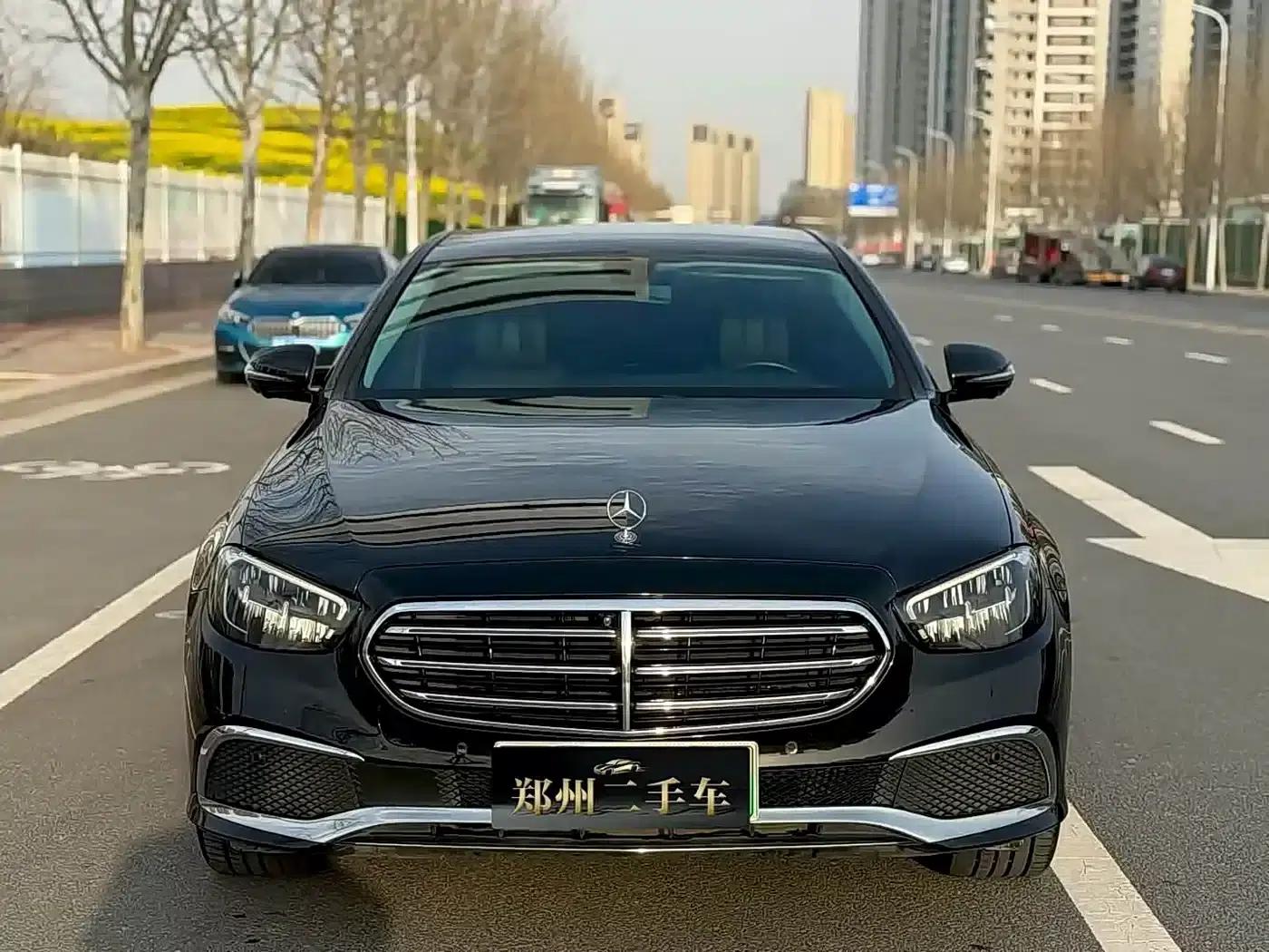 Mercedes-Benz E-Class PHEV 2022 E 350 e L Plug-in Hybrid Sedan — миниатюра 2