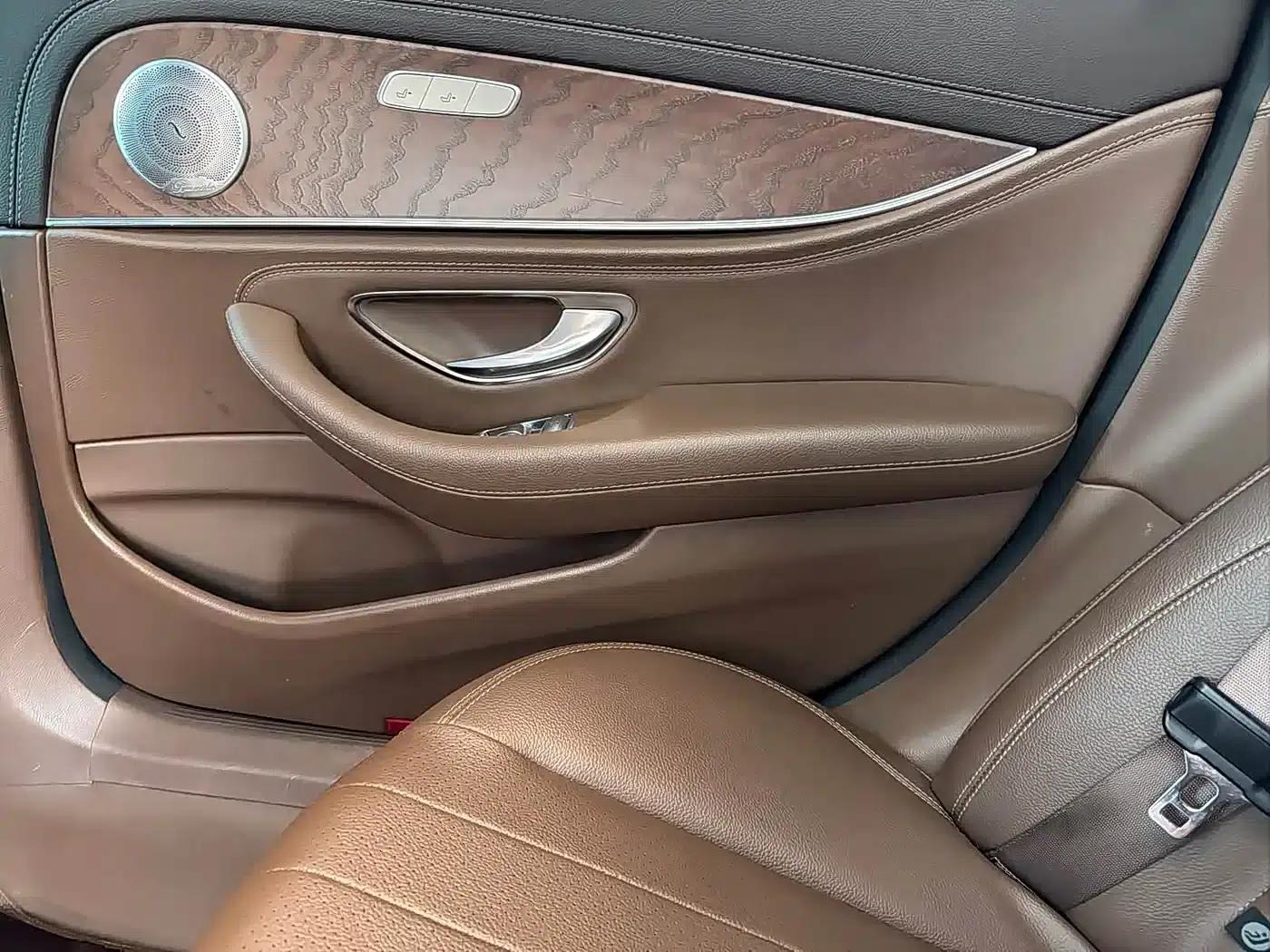 Mercedes-Benz E-Class PHEV 2022 E 350 e L Plug-in Hybrid Sedan — миниатюра 11
