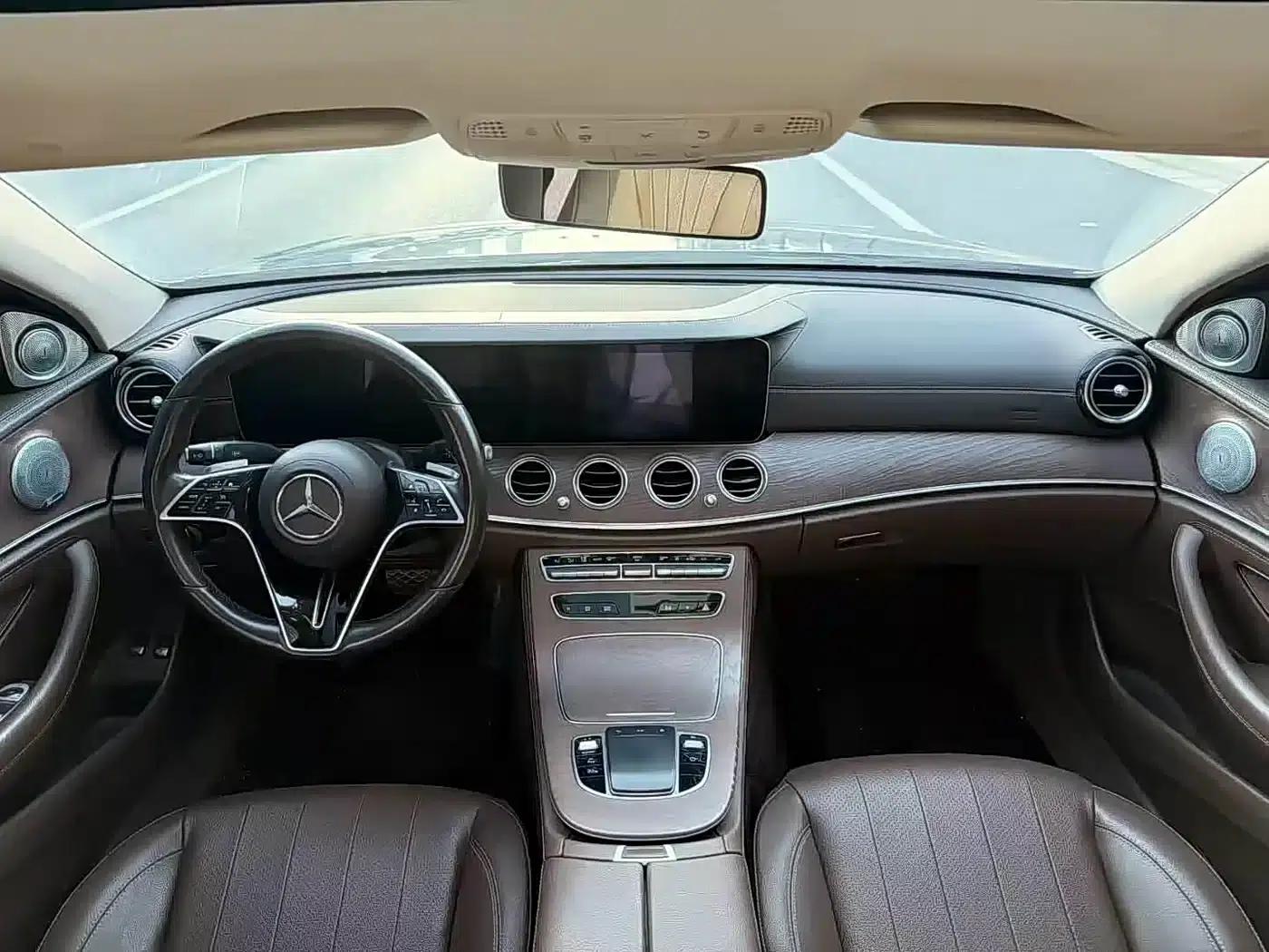 Mercedes-Benz E-Class PHEV 2022 E 350 e L Plug-in Hybrid Sedan — миниатюра 13
