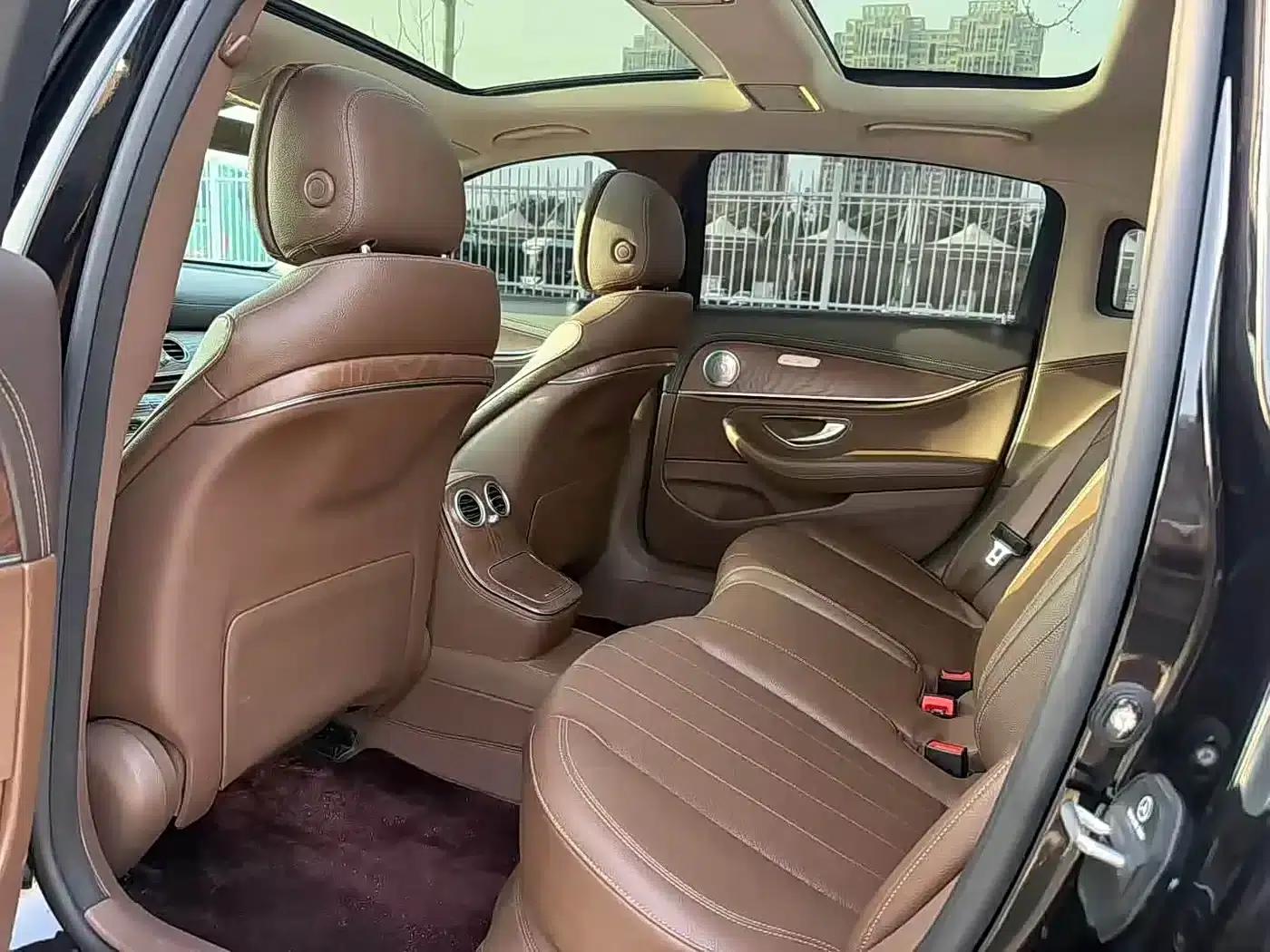 Mercedes-Benz E-Class PHEV 2022 E 350 e L Plug-in Hybrid Sedan — миниатюра 14