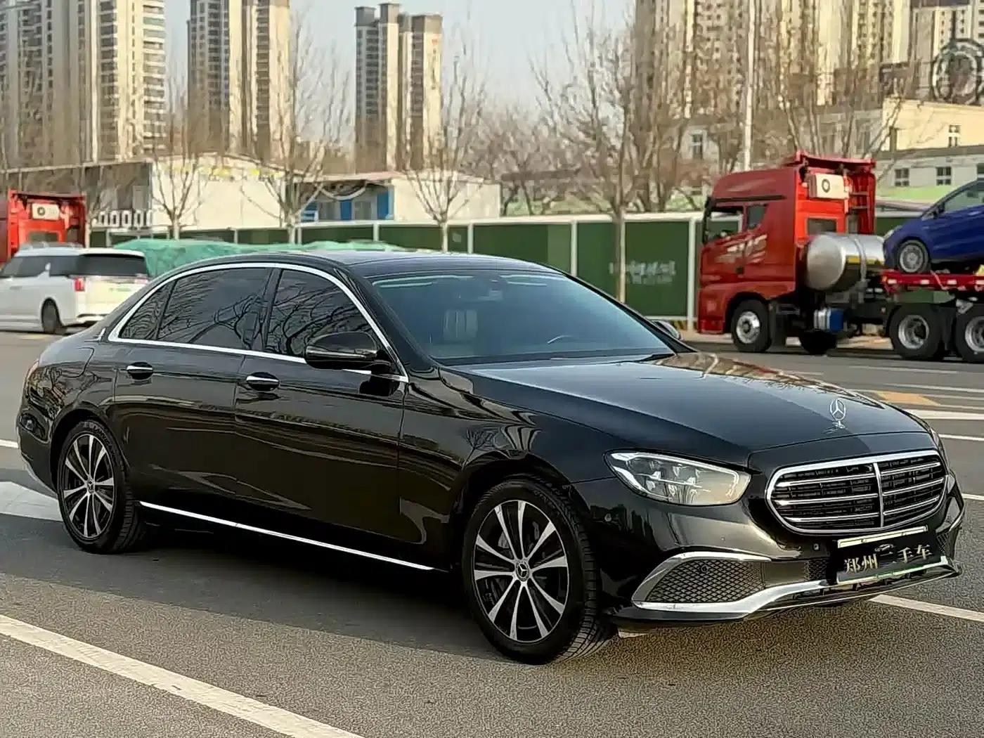 Mercedes-Benz E-Class PHEV 2022 E 350 e L Plug-in Hybrid Sedan — миниатюра 3