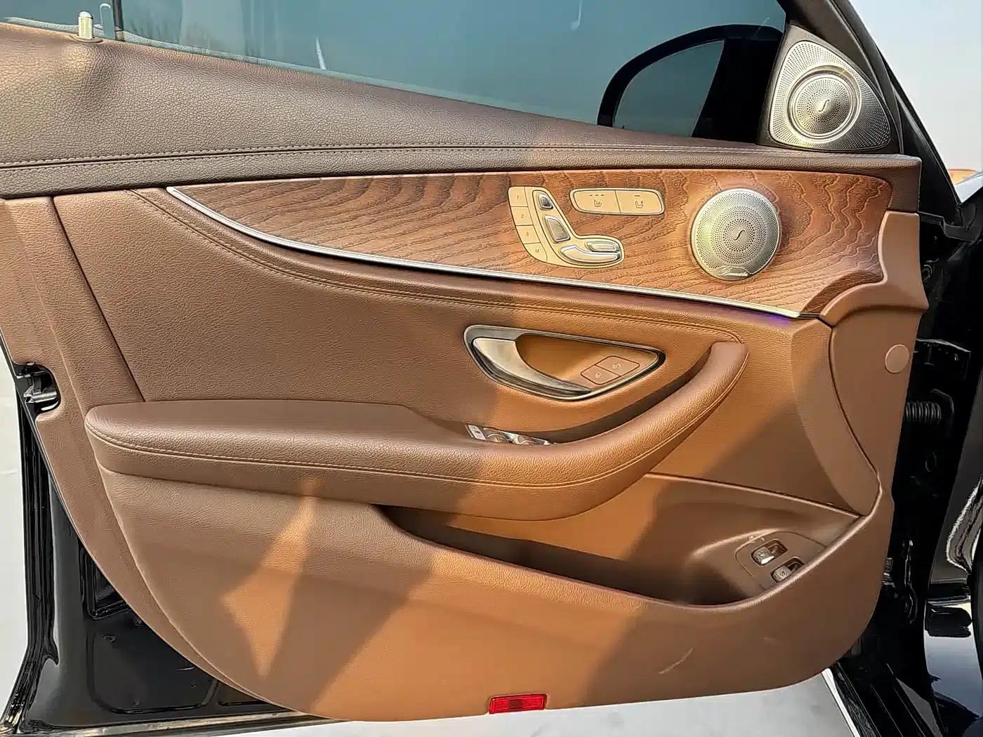 Mercedes-Benz E-Class PHEV 2022 E 350 e L Plug-in Hybrid Sedan — миниатюра 5