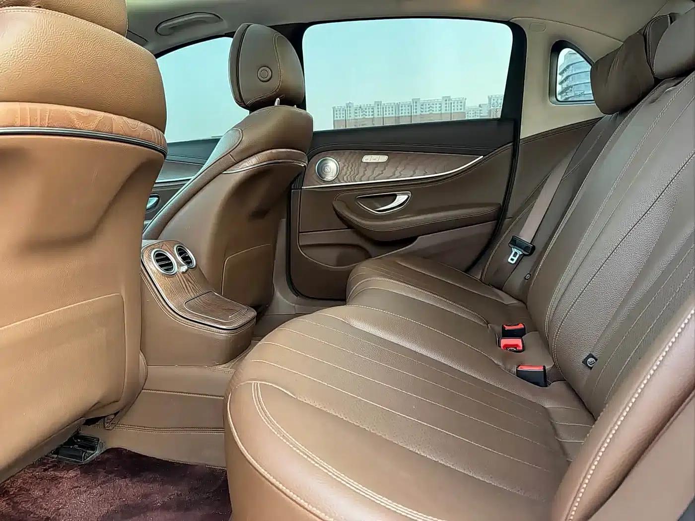Mercedes-Benz E-Class PHEV 2022 E 350 e L Plug-in Hybrid Sedan — миниатюра 7