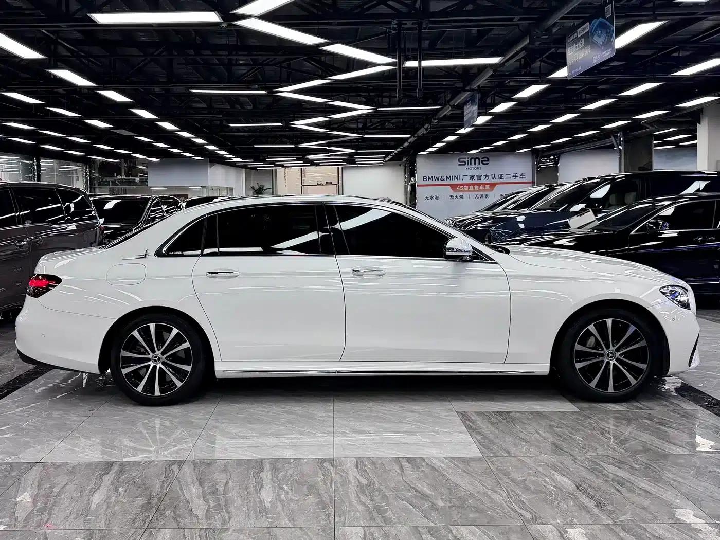 Mercedes-Benz E-Class PHEV 2022 E 350 e L Plug-in Hybrid Sports Sedan — миниатюра 4